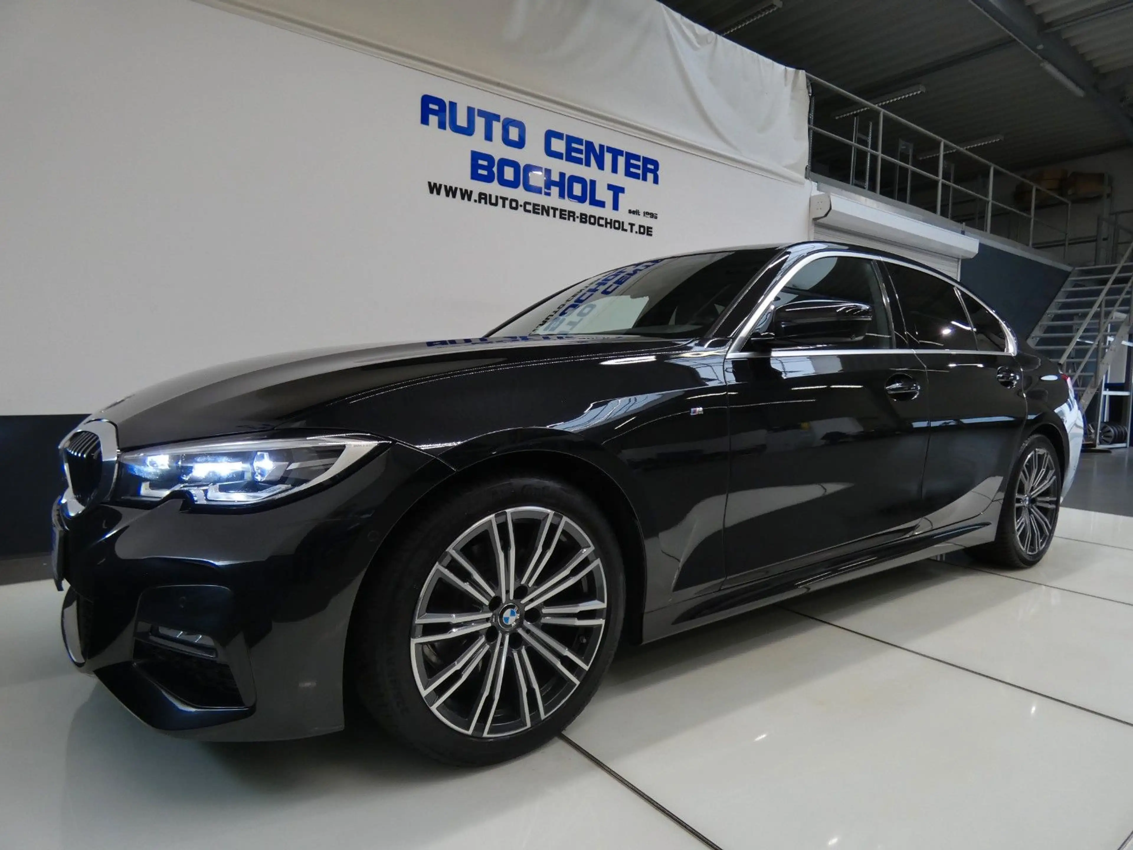 BMW 320 i M Sport*Live Cockpit*GSD*ACC*HiFi*LM 18 — photo 9