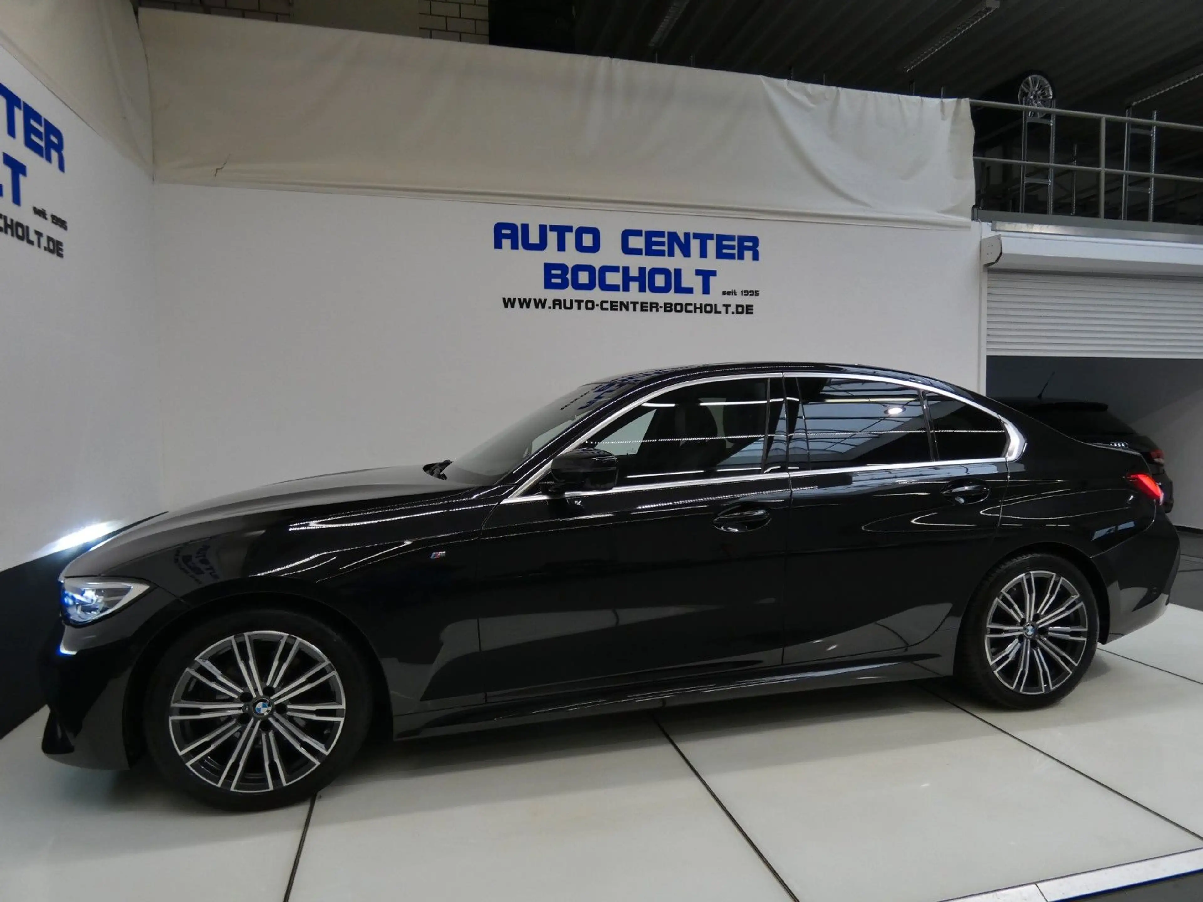 BMW 320 i M Sport*Live Cockpit*GSD*ACC*HiFi*LM 18 — photo 11
