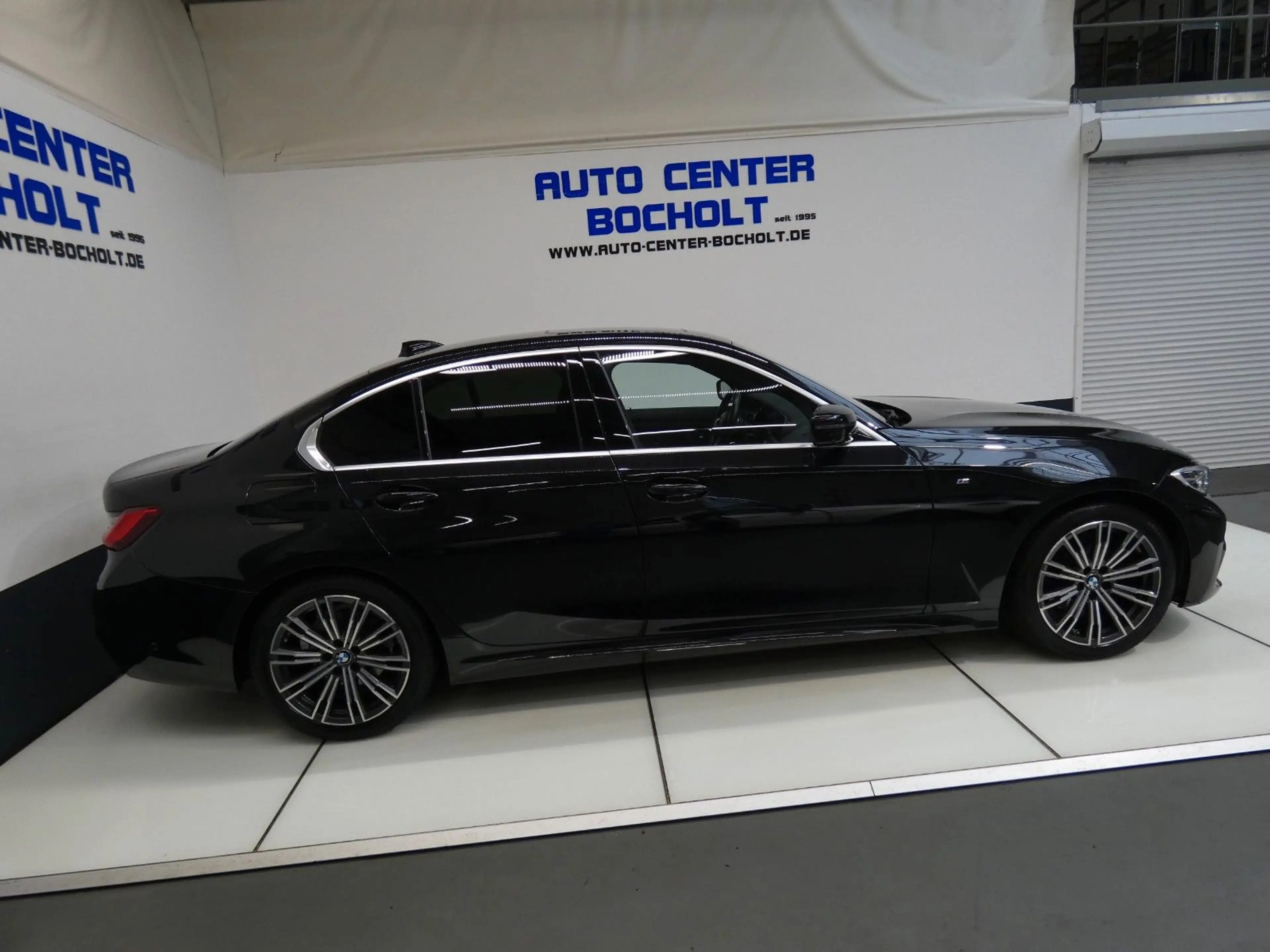 BMW 320 i M Sport*Live Cockpit*GSD*ACC*HiFi*LM 18 — photo 5