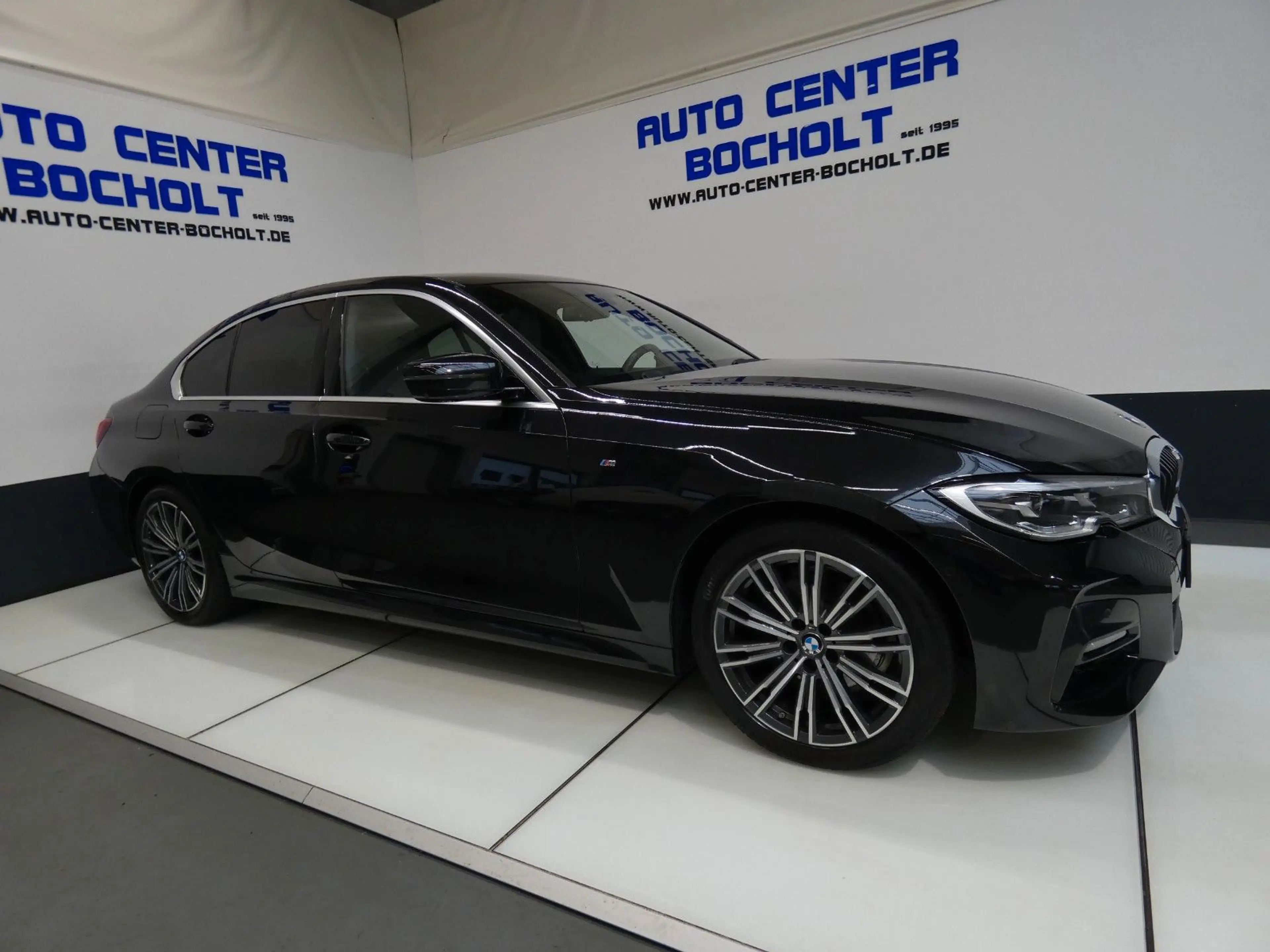 BMW 320 i M Sport*Live Cockpit*GSD*ACC*HiFi*LM 18 — photo 2