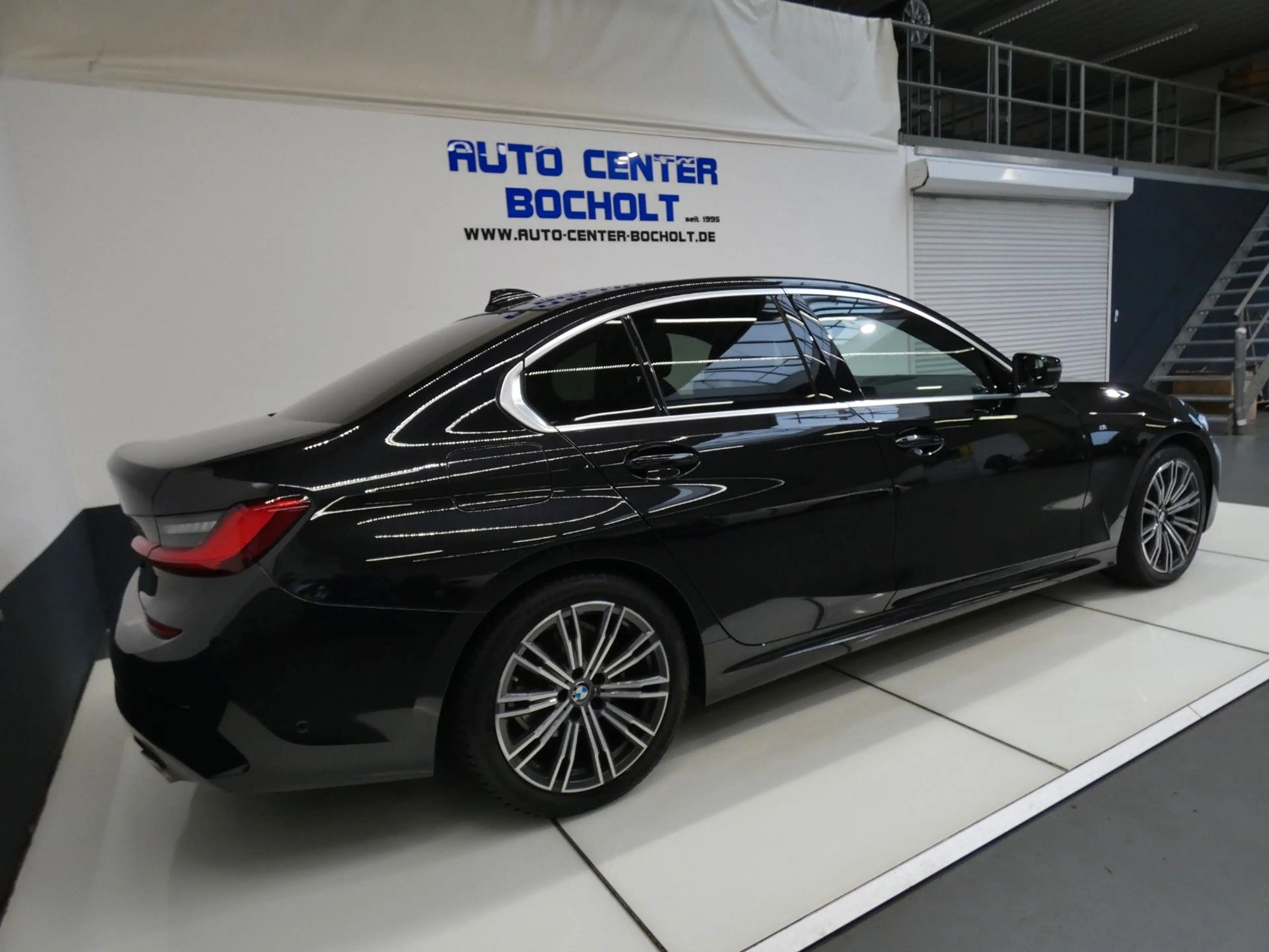 BMW 320 i M Sport*Live Cockpit*GSD*ACC*HiFi*LM 18 — photo 7