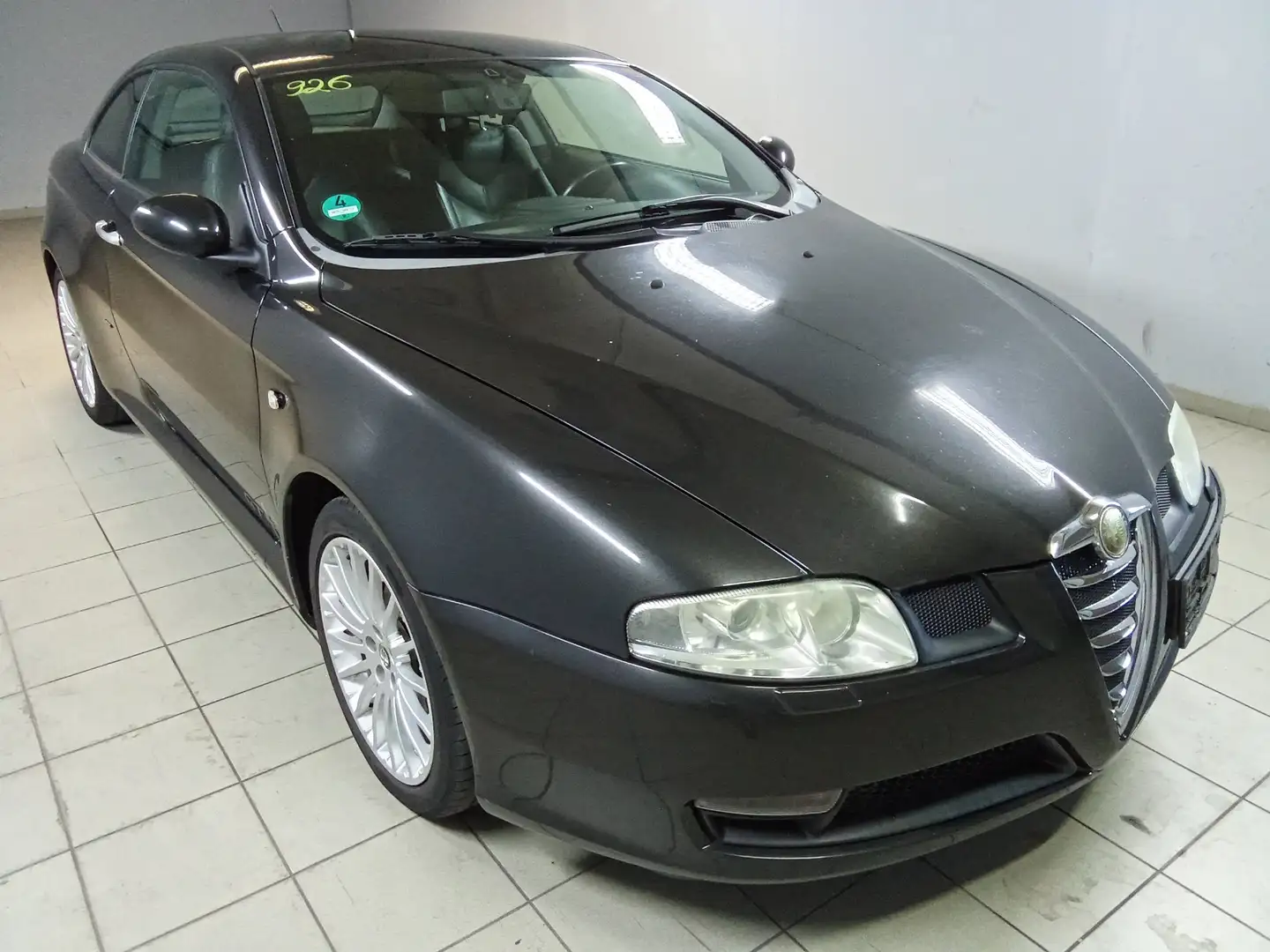 Alfa Romeo GT 2.0 16V JTS Distinctive Schwarz - 2