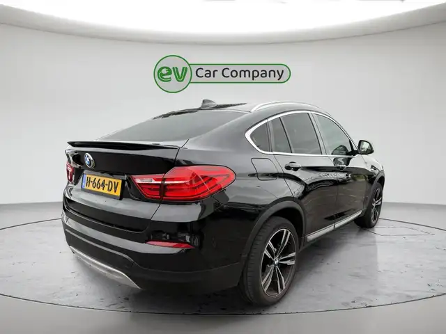 BMW X4 view 4