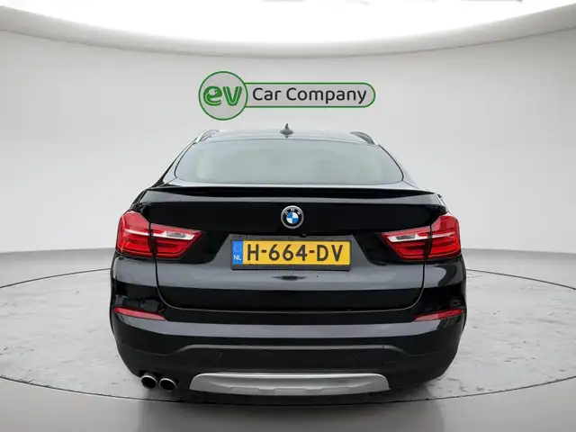 BMW X4 view 10