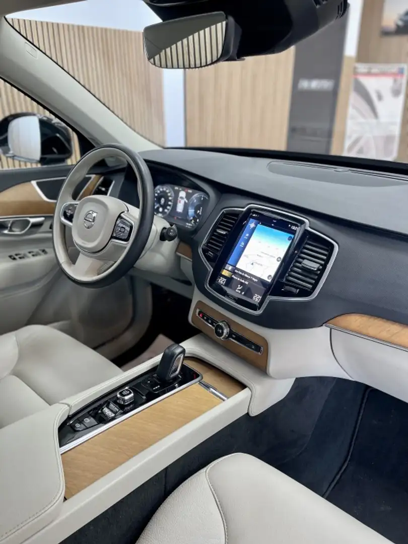 Volvo XC90 B5 Momentum Pro 7pl. AWD Aut. Negro - 2