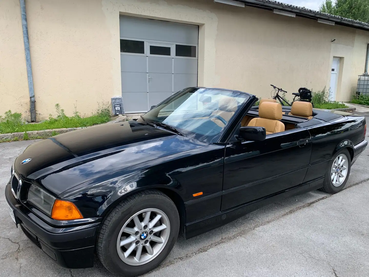 BMW 320 320i Cabrio Ö-Paket Aut. TOP KEIN Winterbetrieb Schwarz - 1