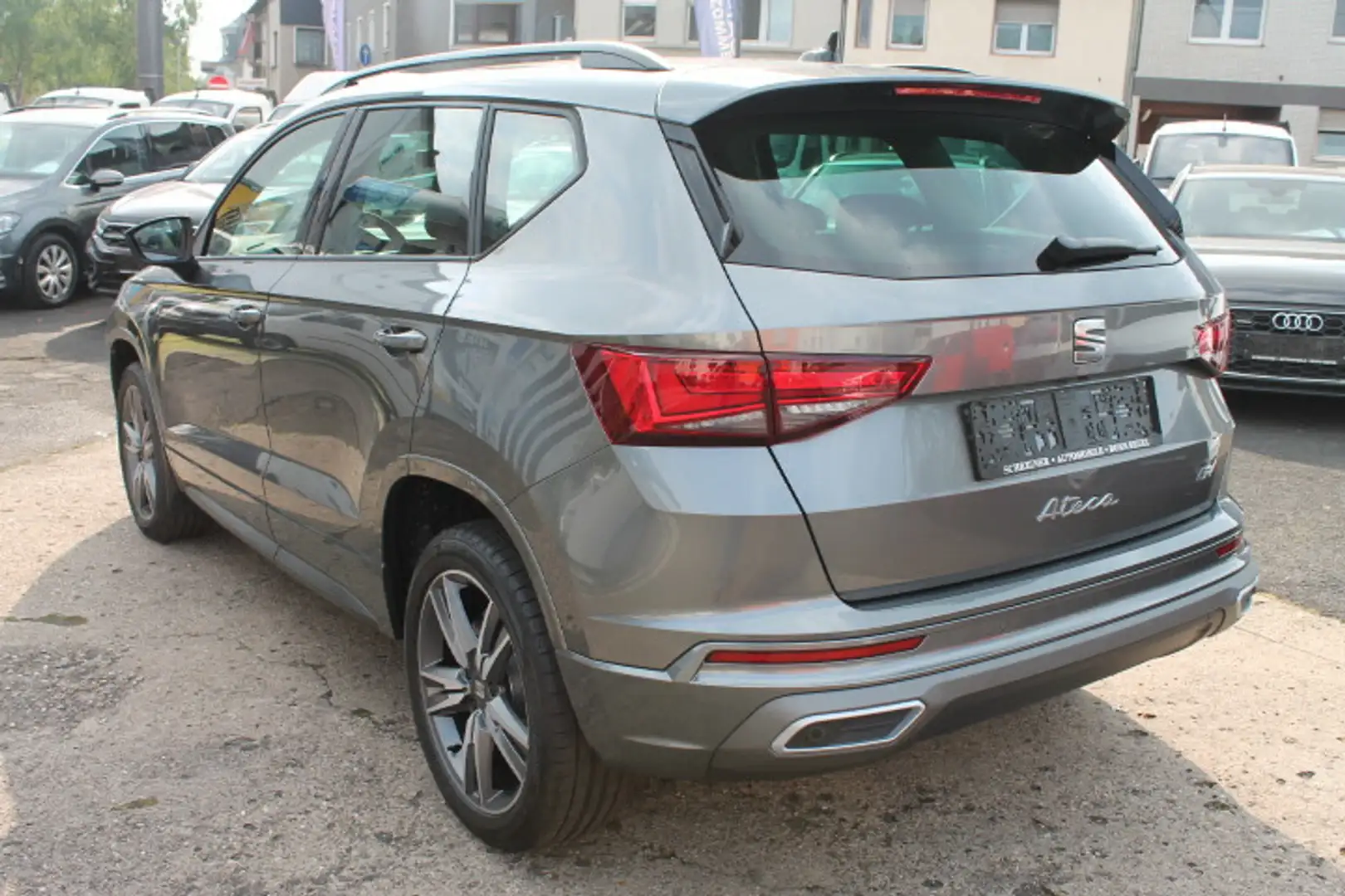 SEAT Ateca FR 1,5 TSi DSG Navi AHK Standh LED Gris - 2