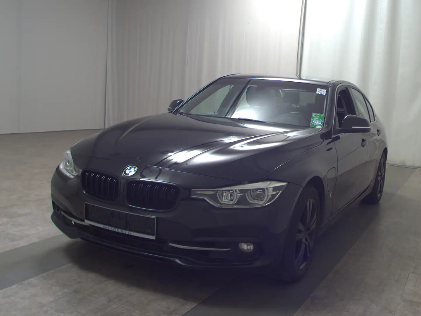 BMW 330 e  iPerformance Sport Line Navi LED HiFi AUT Noir - 2