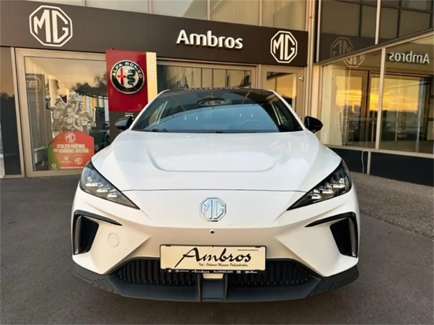 MG MG4 XPOWER 64kWh Blanco - 2