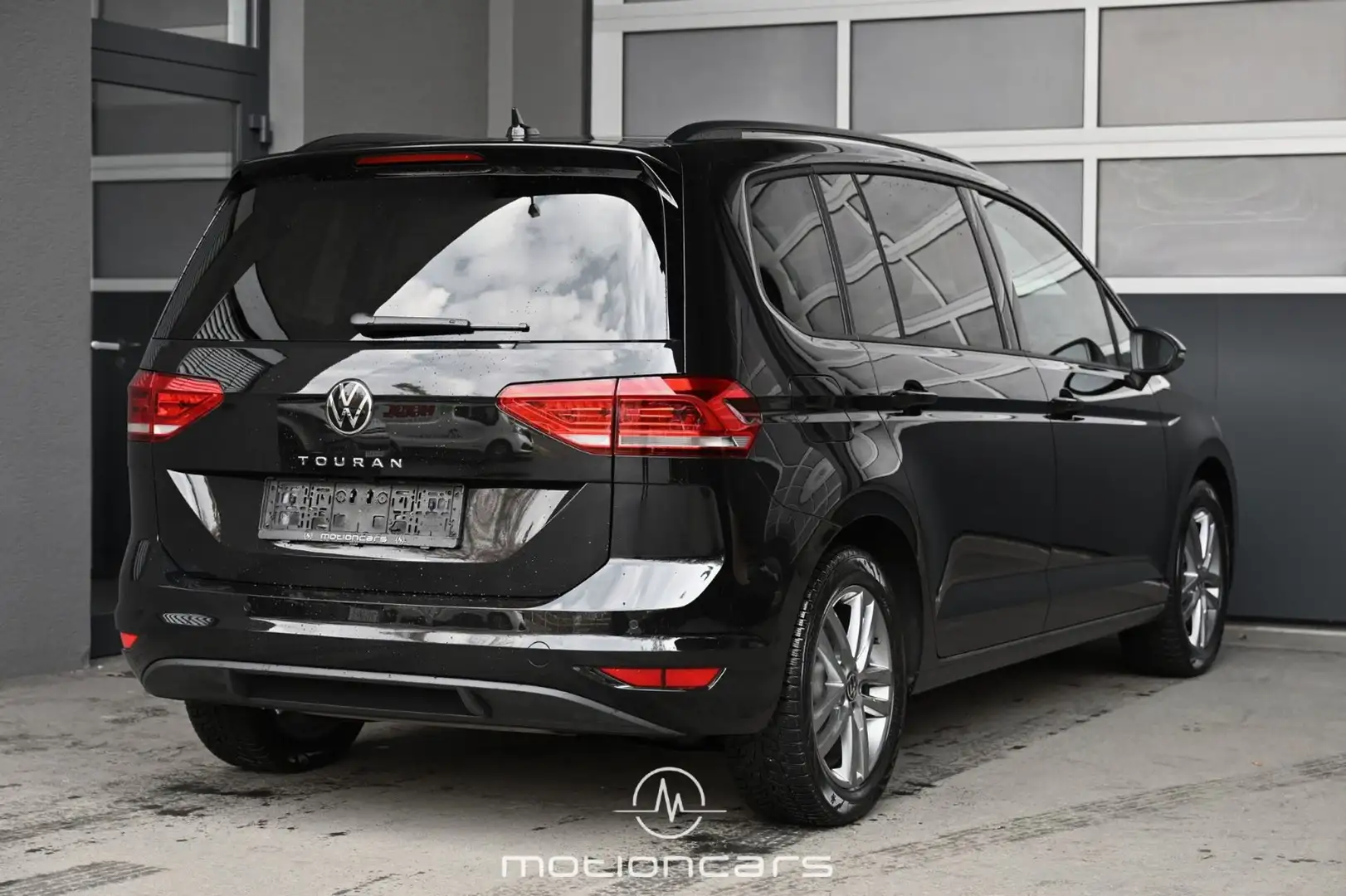 Volkswagen Touran 1.5 TSI BMT/Start-Stopp Friends EXP € 29.150,- Schwarz - 2