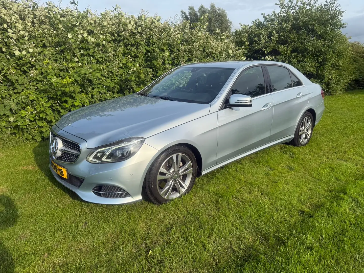 Mercedes-Benz E 350 BT. Pres. Avant. Grijs - 1