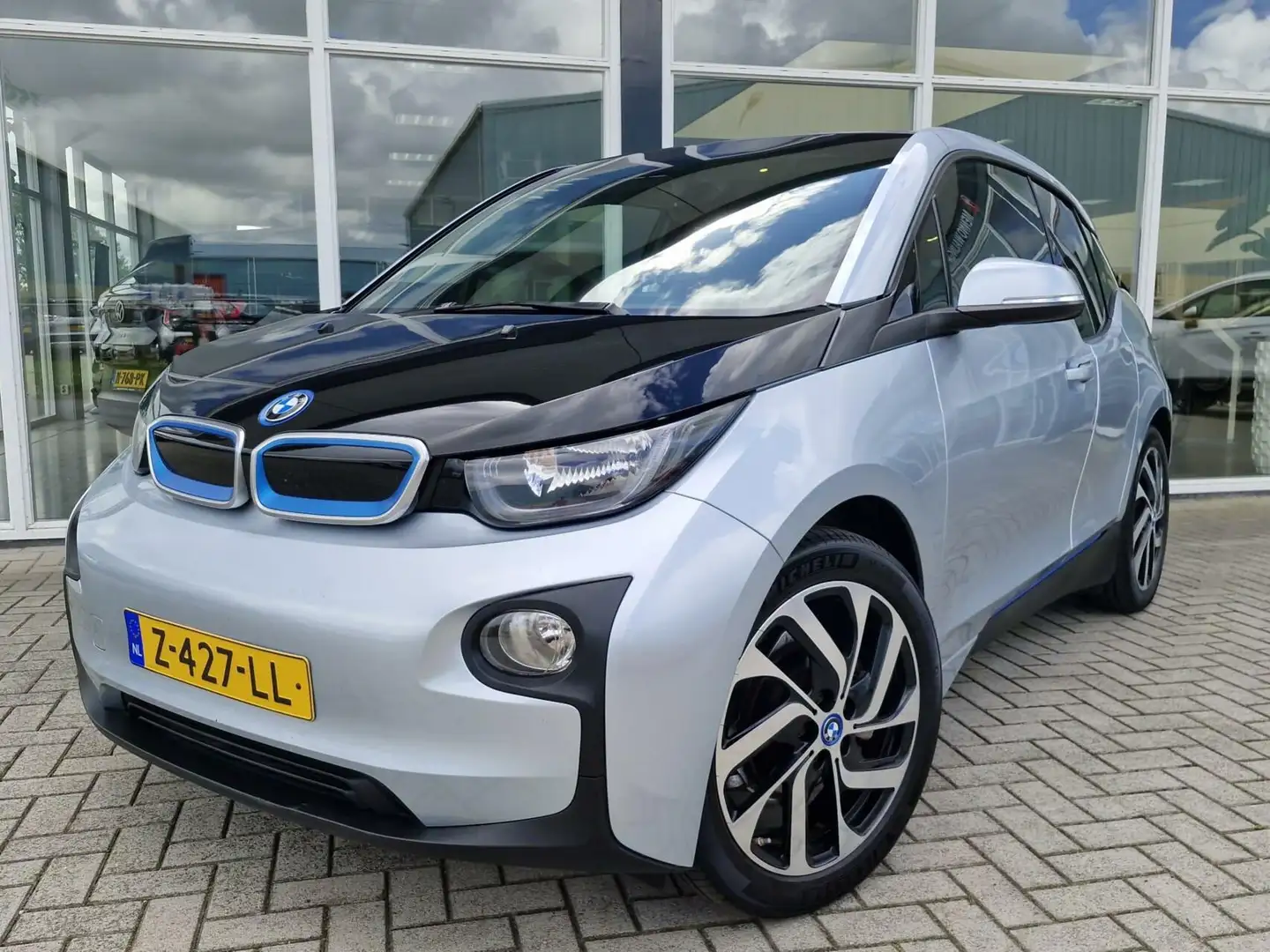 BMW i3 Basis Comfort 22 kWh |Carplay|Navigatie|panoramada Grijs - 2