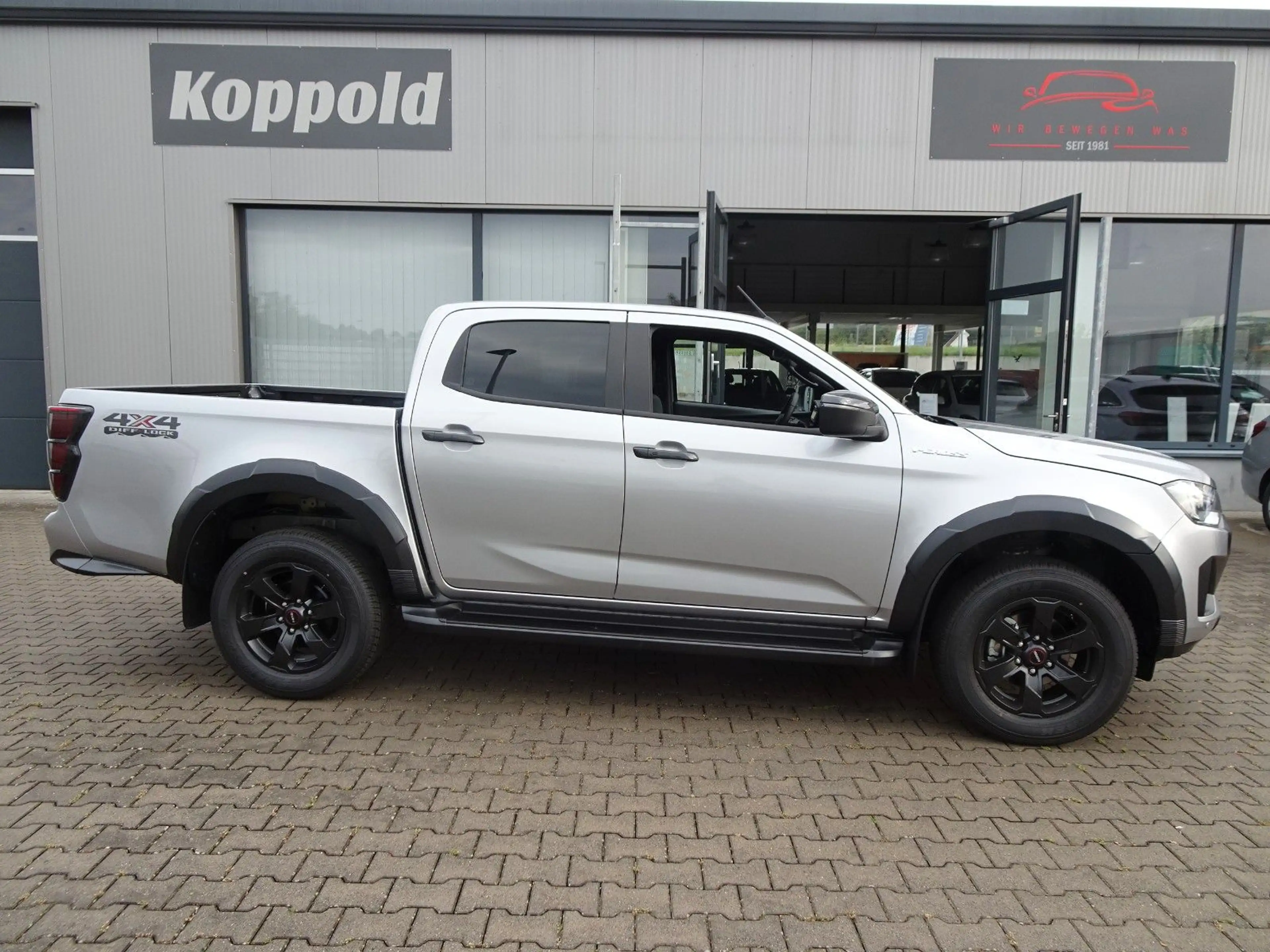 Isuzu D-Max Double Cab 4WD V-CROSS — photo 7