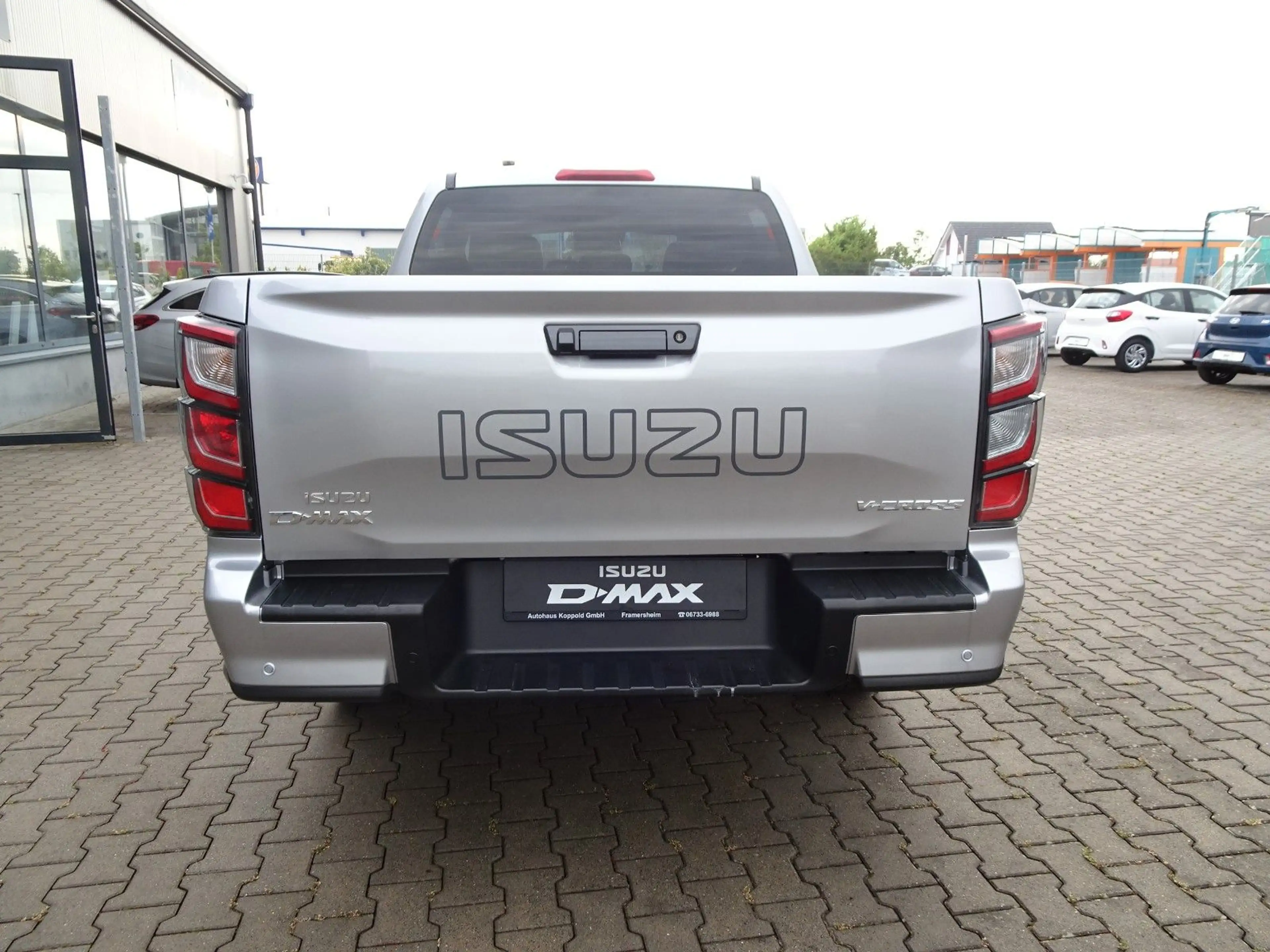 Isuzu D-Max Double Cab 4WD V-CROSS — photo 9