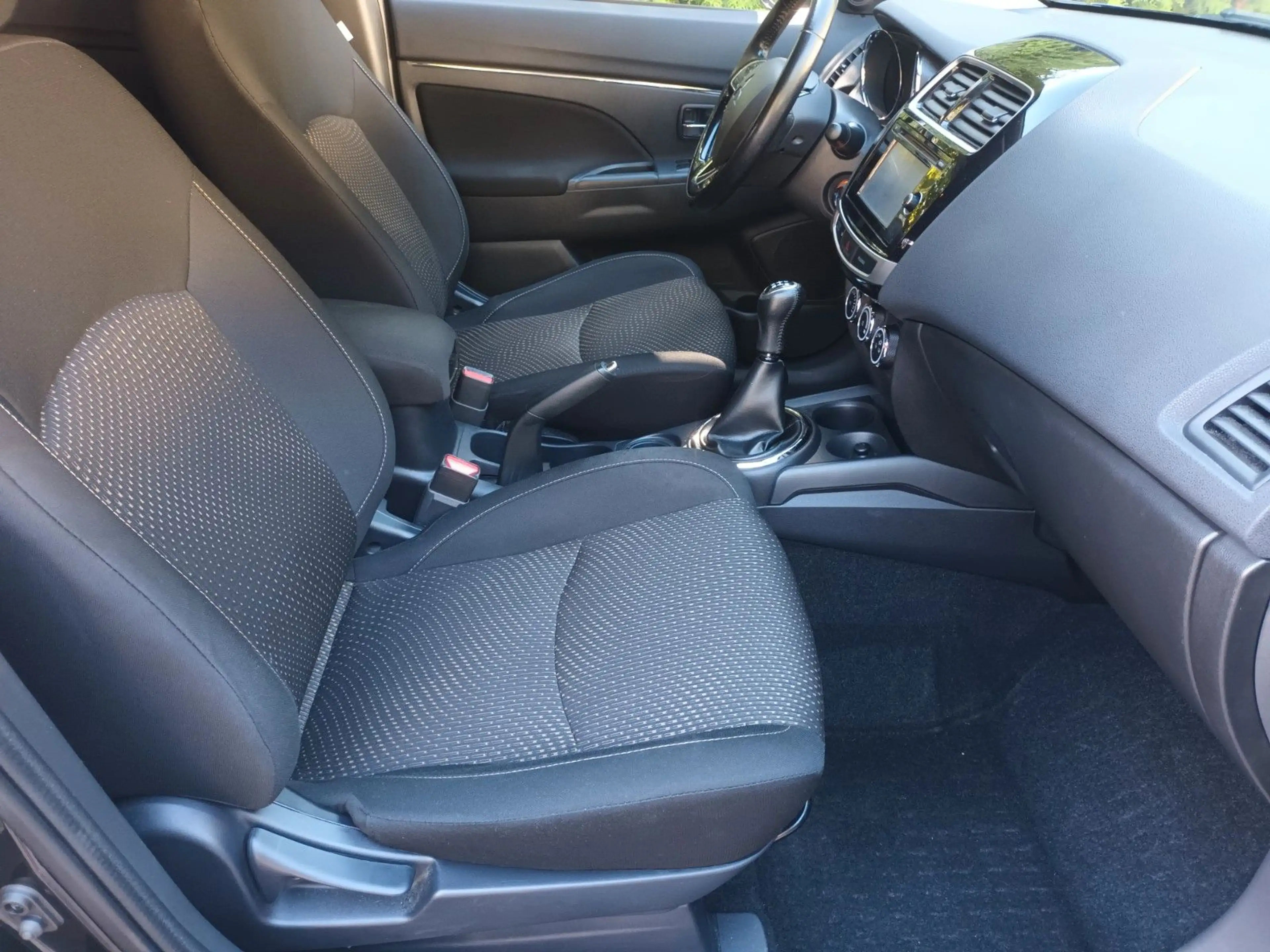 Mitsubishi ASX 1.6 2WD DIAMANT EDITION KAMERA+ALLWETTER+SHZ — photo 4