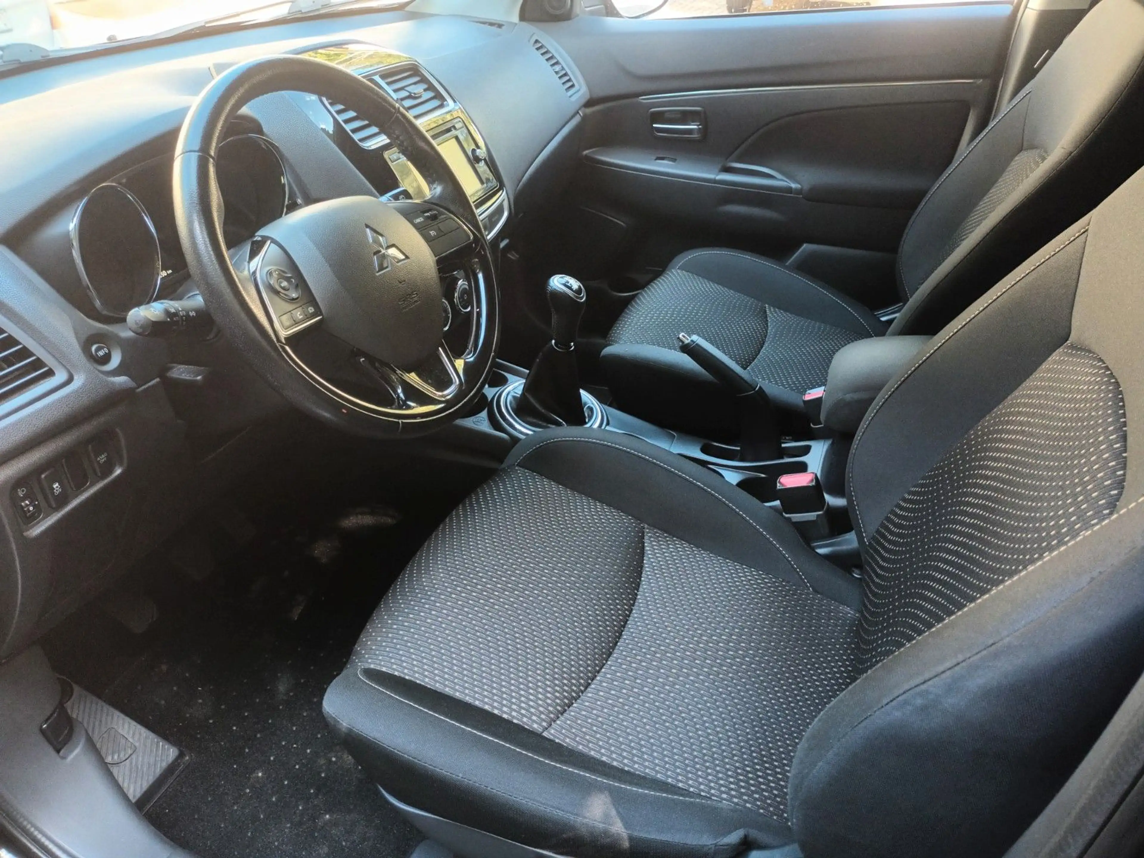 Mitsubishi ASX 1.6 2WD DIAMANT EDITION KAMERA+ALLWETTER+SHZ — photo 3