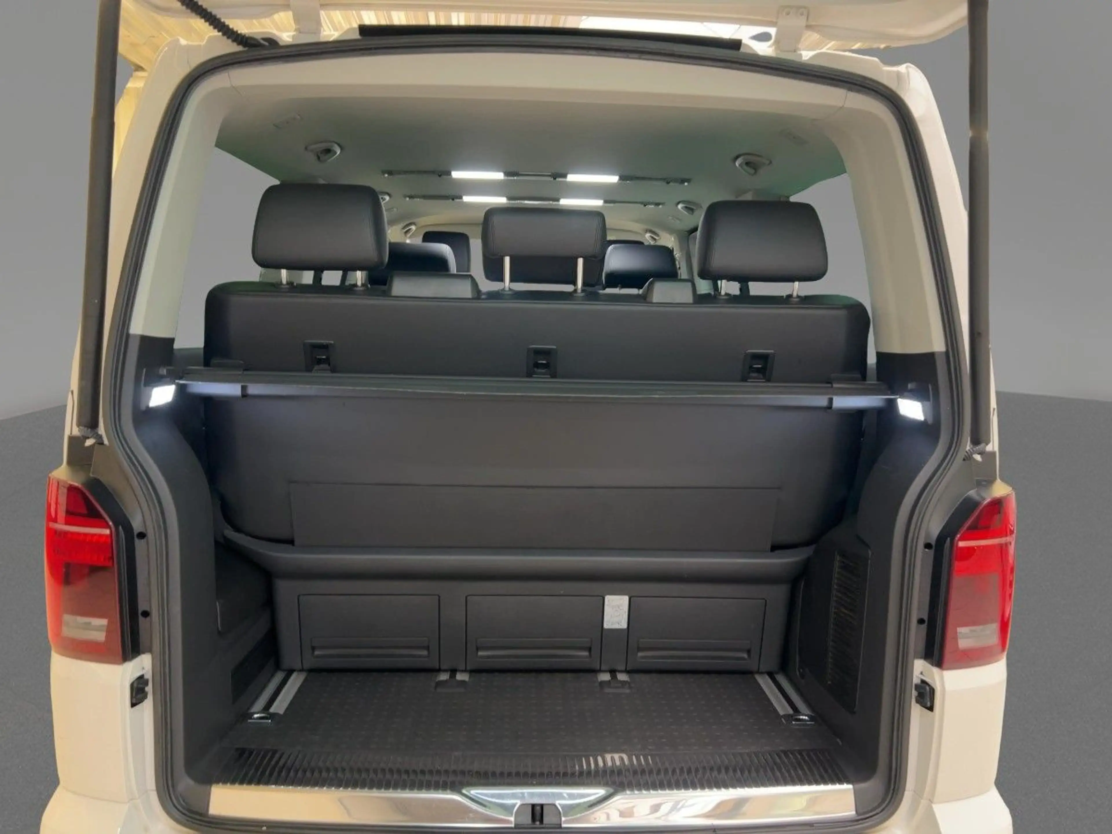 Volkswagen T6.1 Multivan 2.0 TDI Generation Six DSG AHK Nav — photo 5
