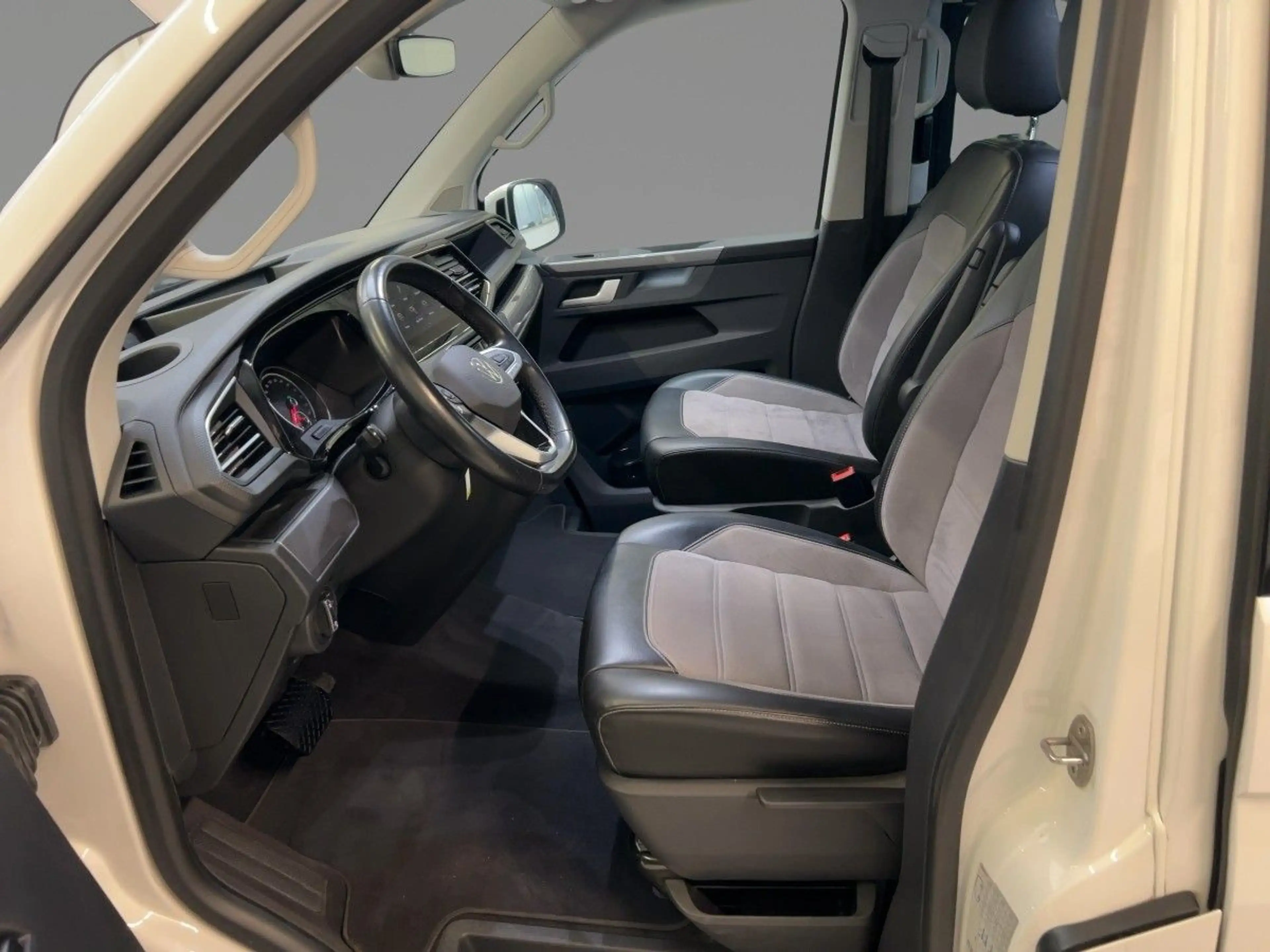 Volkswagen T6.1 Multivan 2.0 TDI Generation Six DSG AHK Nav — photo 6