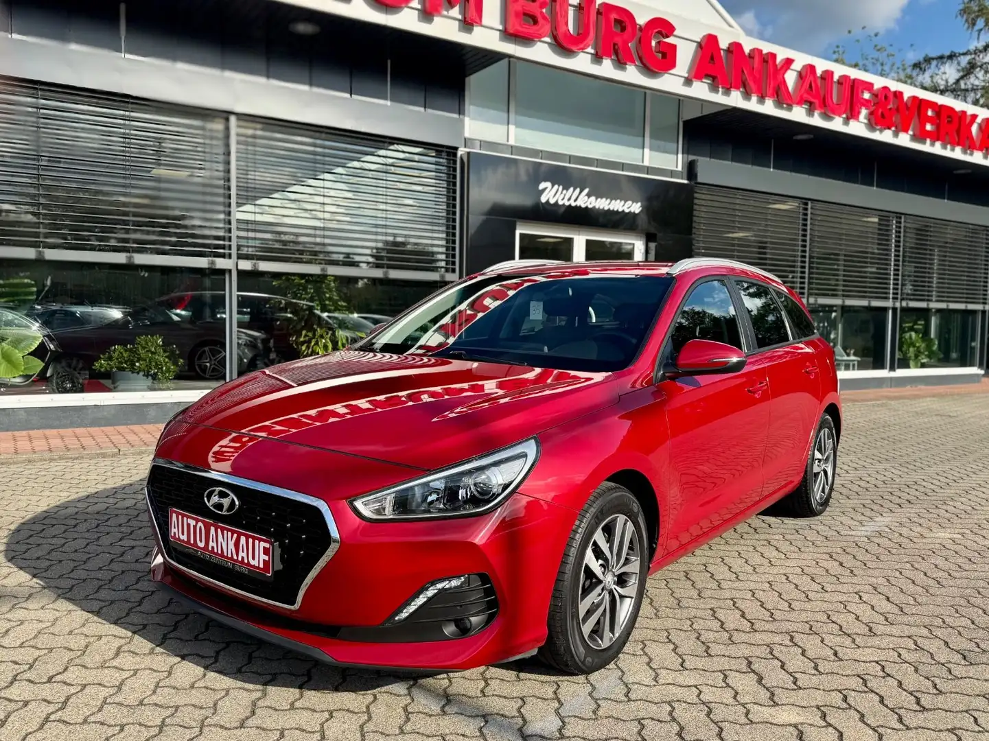 Hyundai i30 cw Trend 1.4l Automatik Kamera DAB Scheckhef Rouge - 2
