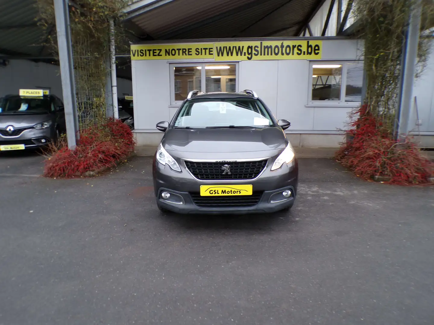 Peugeot 2008 1.2i 82cv gris 03/17 Airco Cruise Capteurs Radio Grau - 2