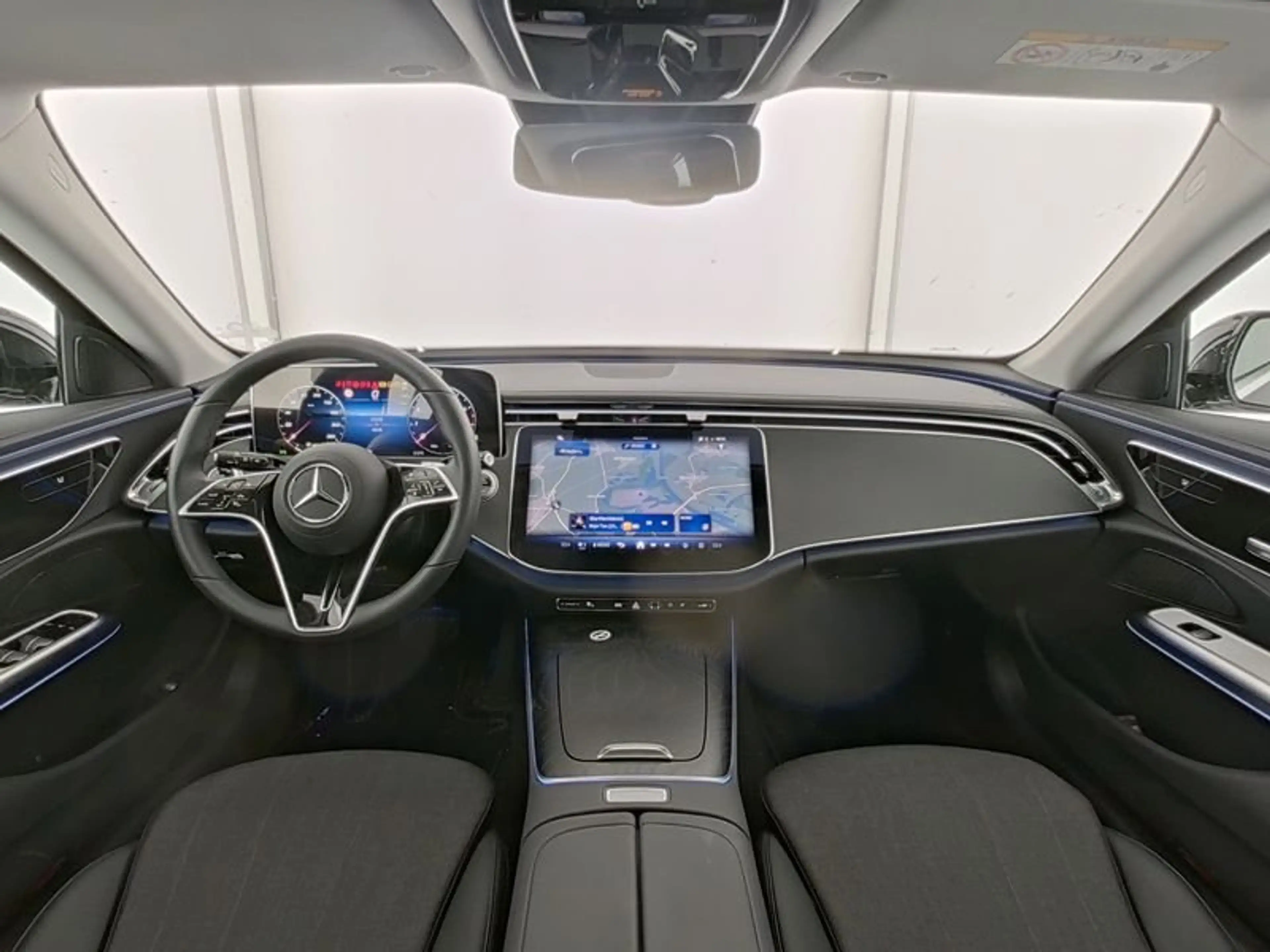 Mercedes-Benz E 200 Avantgarde Adv. Dist/Tot/Kame/PTS/AHK/Ambi — photo 3