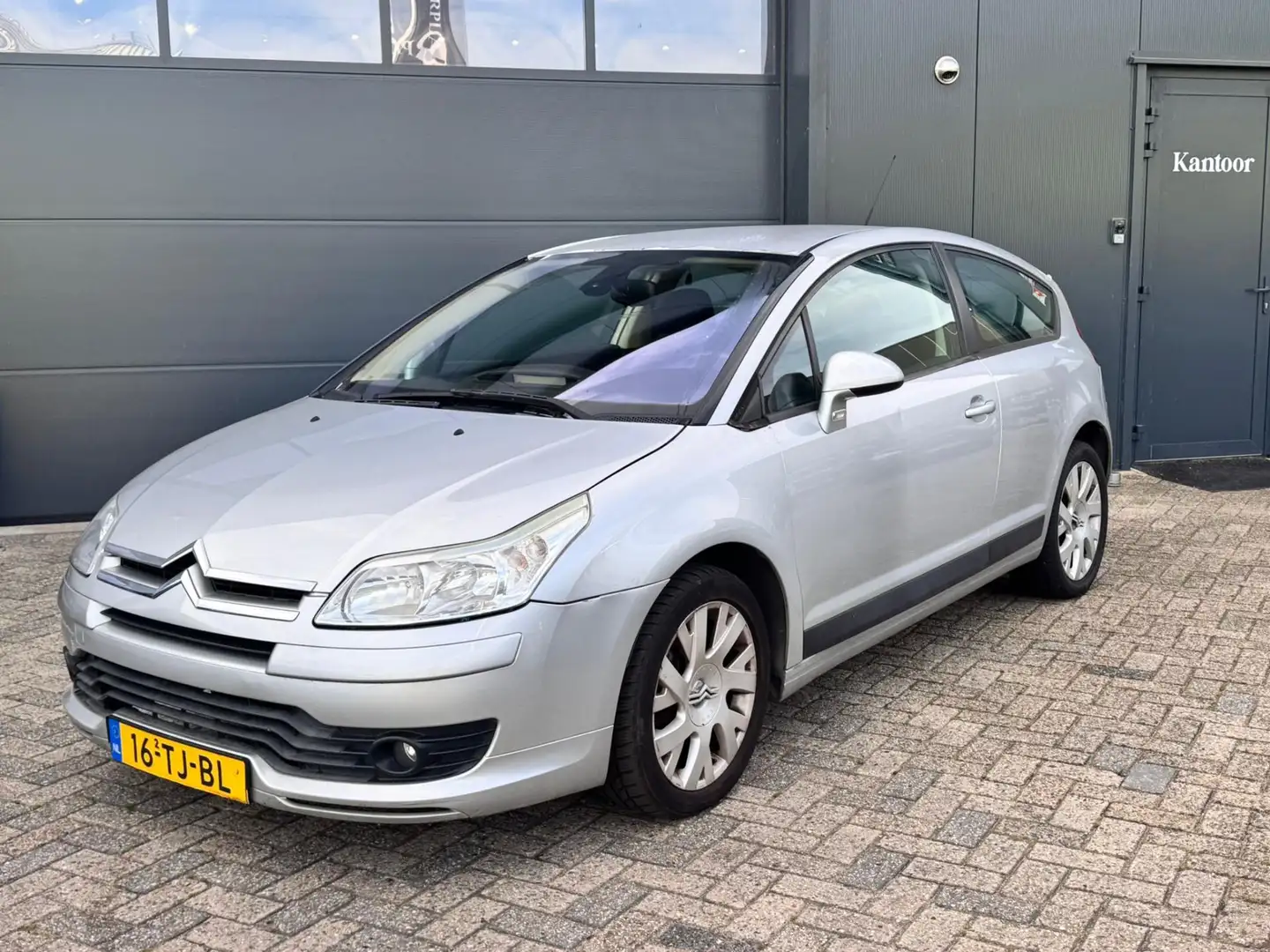 Citroen C4 Coupé 1.6-16V VTR+ Grijs - 2