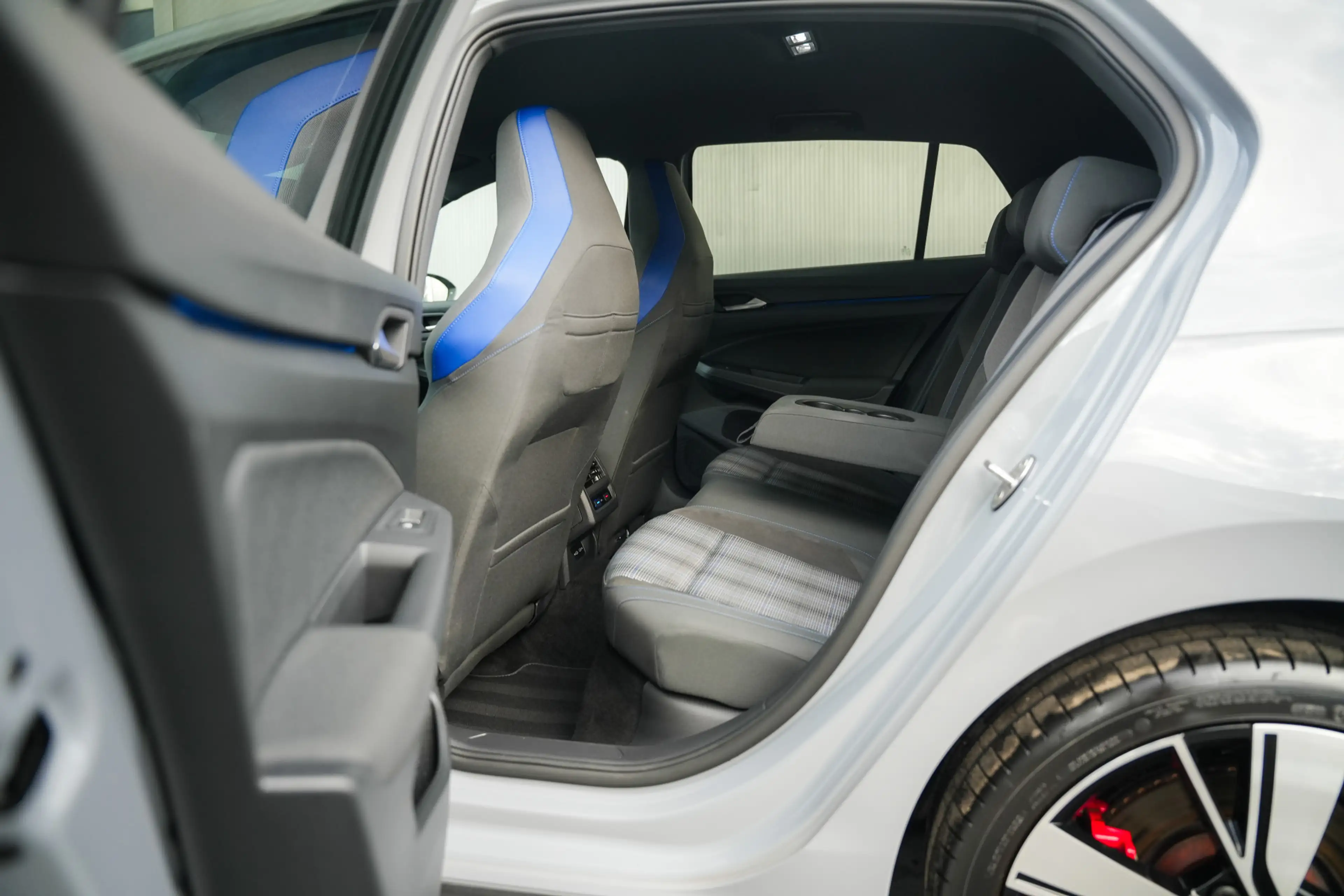 Volkswagen Golf GTE 8 1.4 eHybrid 245 pk DSG /Matrix LED /Head-Up /Ada — photo 13