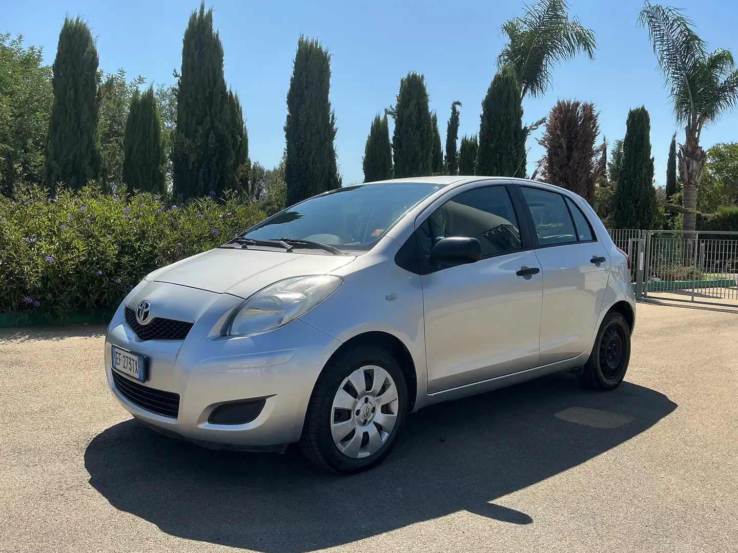 Toyota Yaris Yaris II 2005 5p 1.0 Now my10 Grey - 1