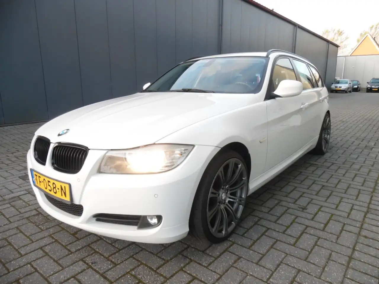 BMW 320