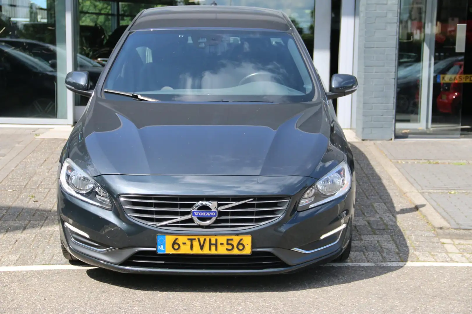Volvo S60 2.0 T5 Summum DEALER OND. NL-AUTO NAP! Grijs - 2