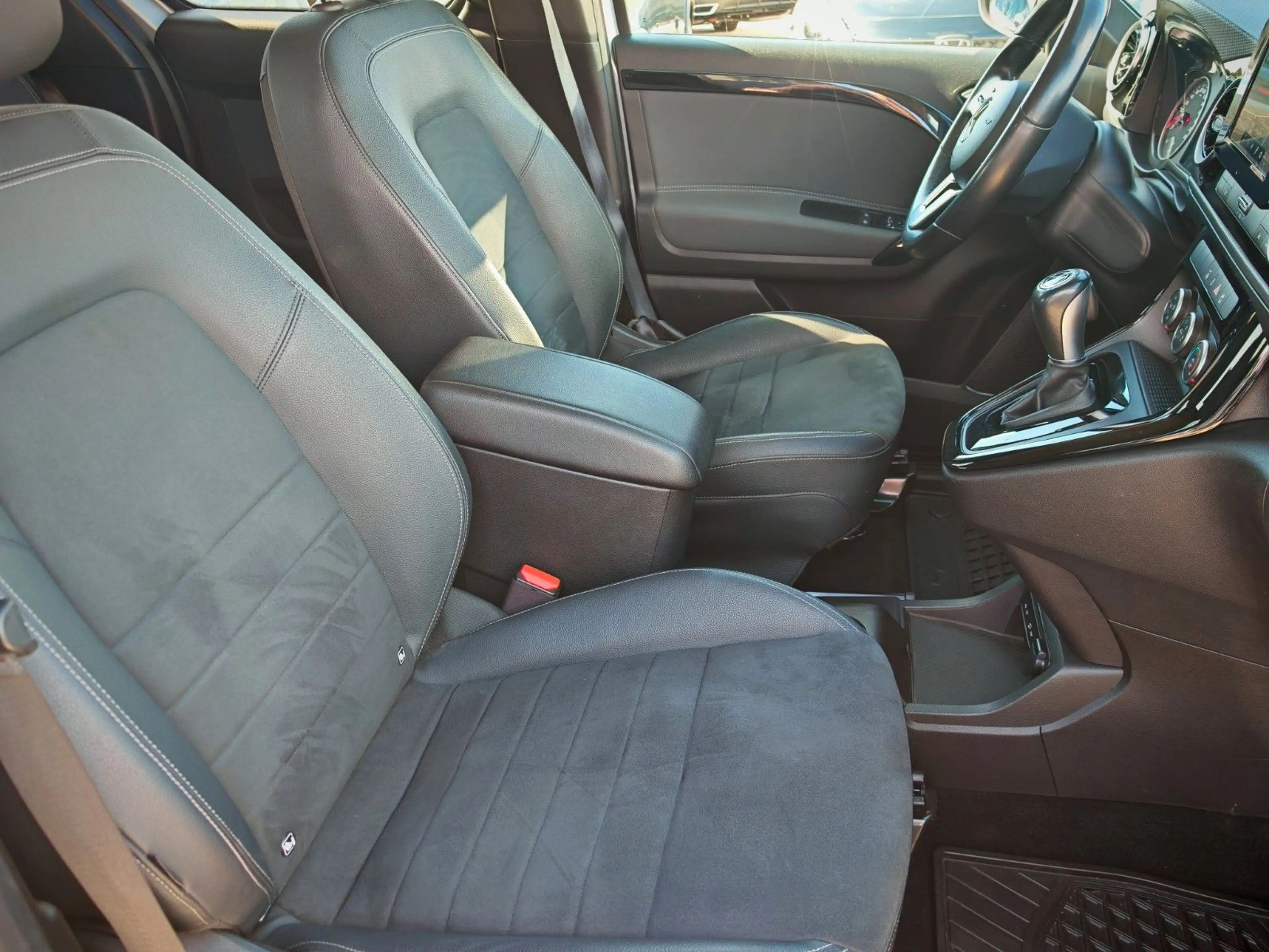 Mercedes-Benz T-Class T-180 d Automatik Style | Navi | PDC Hinten| SHZ — photo 10