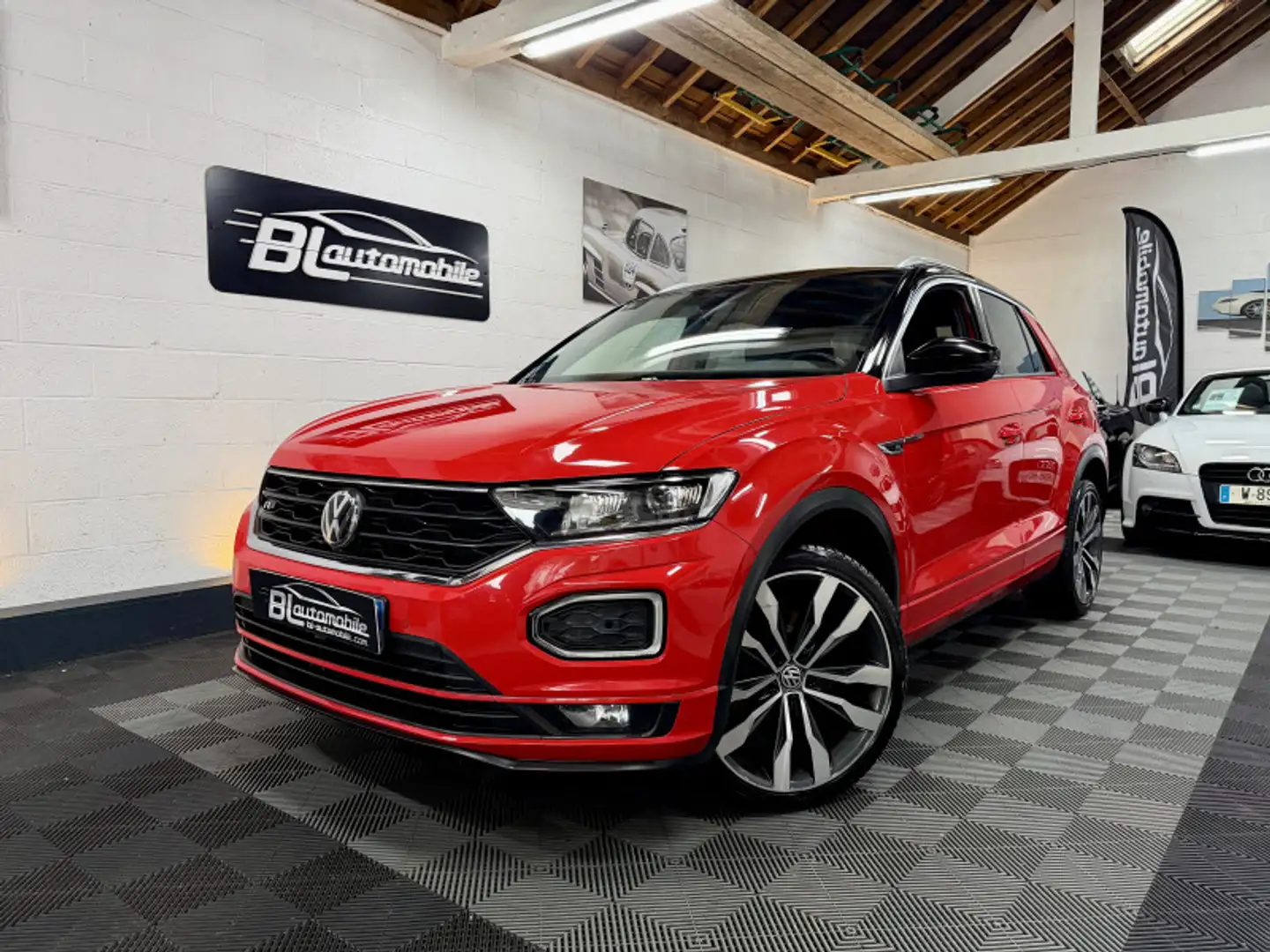 Volkswagen T-Roc 1.5 TSI EVO 150CH R-LINE DSG7 EURO6D-T 117G Rot - 1