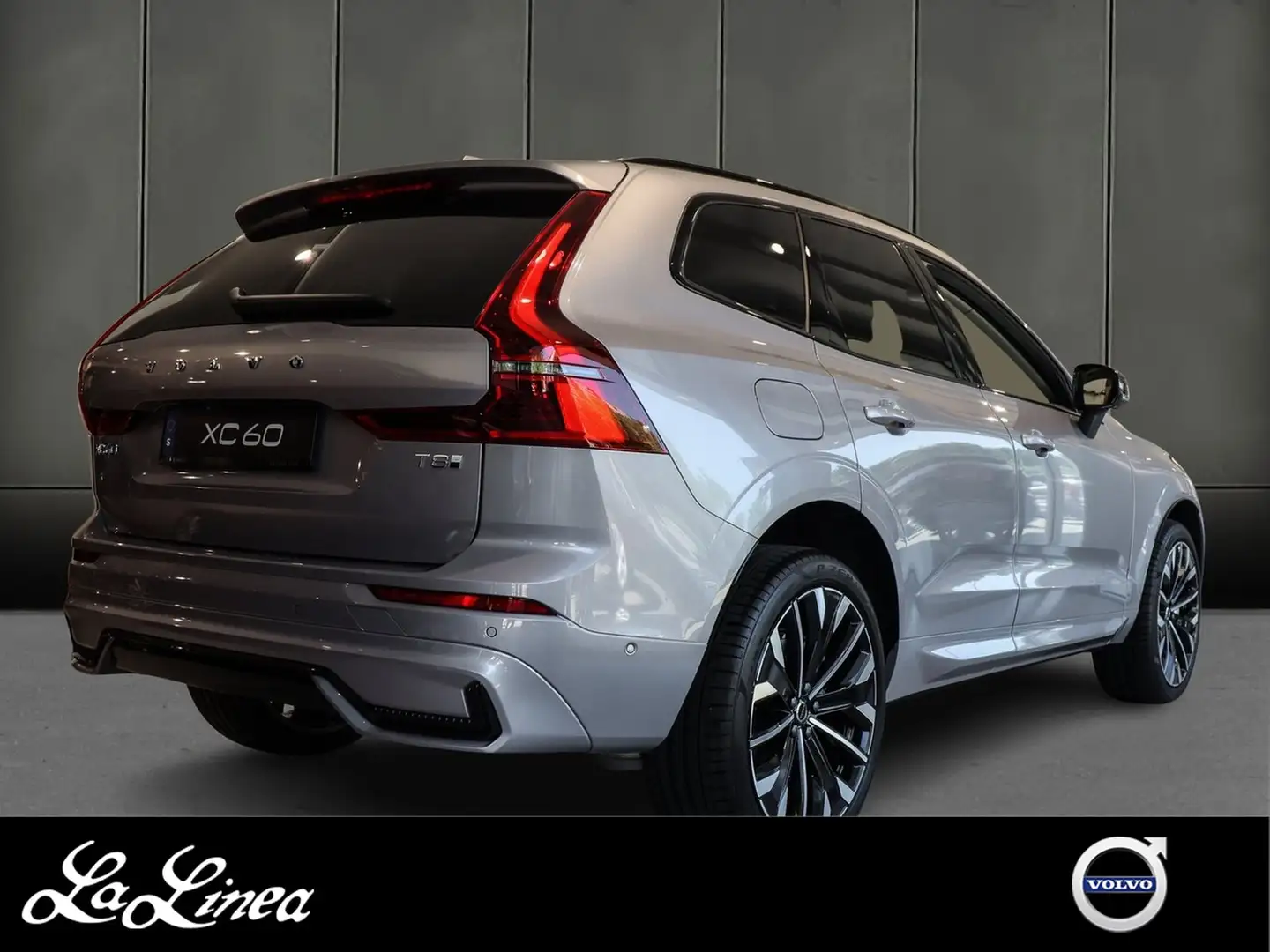 Volvo XC60 T8 AWD Ultra Dark Vorführwagen Silber - 2