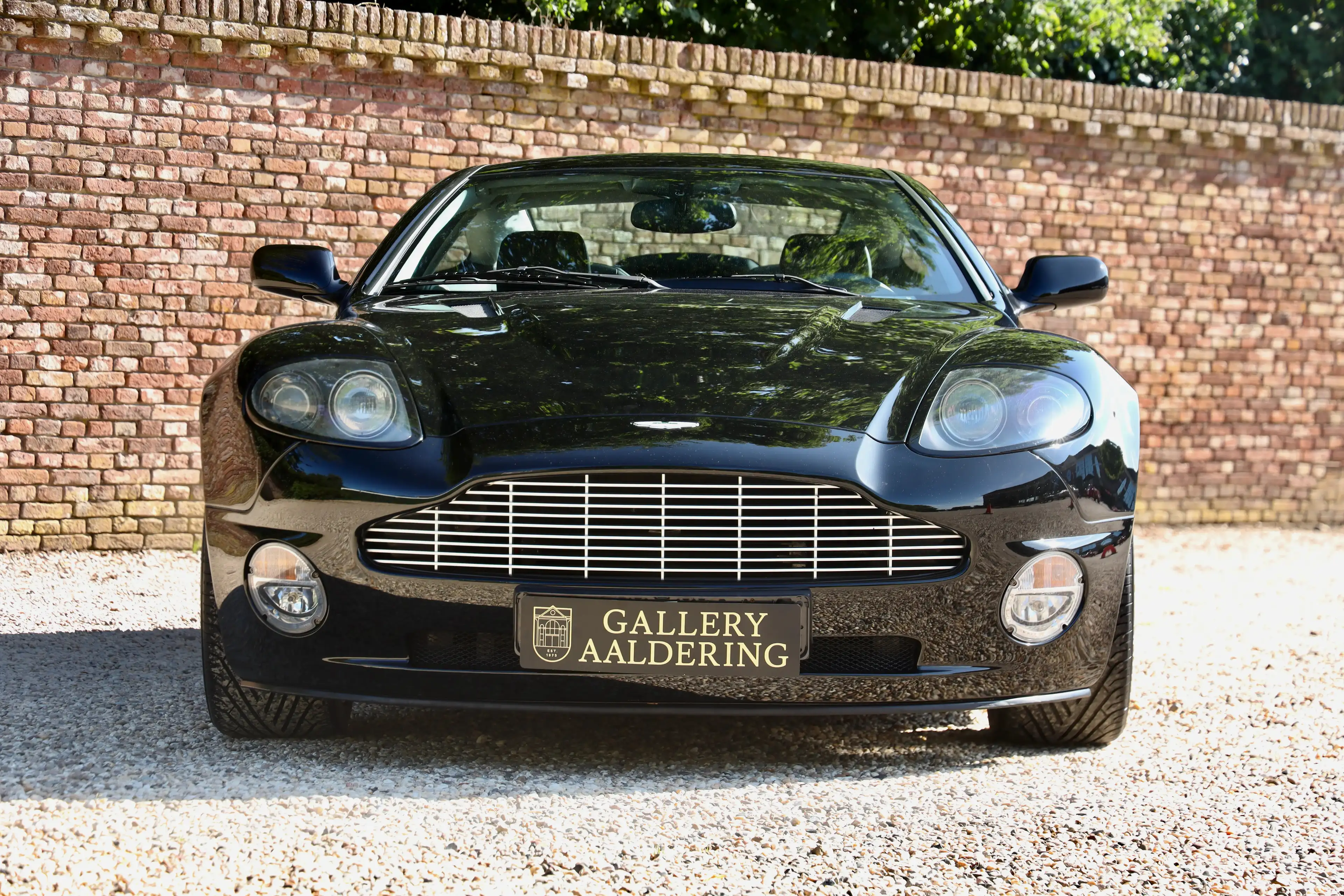 Aston Martin Vanquish V12 PRICE REDUCTION "Low mileage" Executed in deep — photo 5