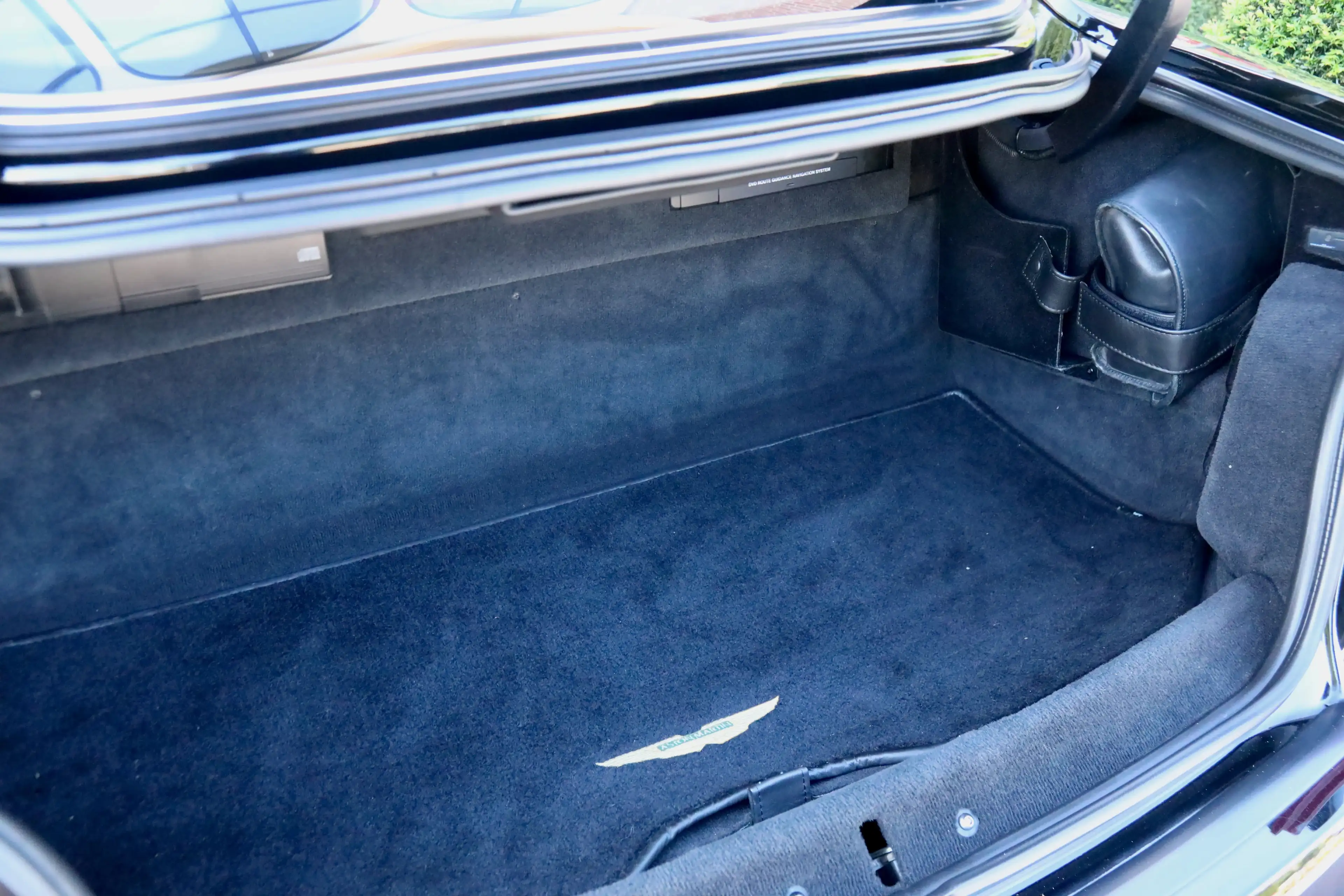 Aston Martin Vanquish V12 PRICE REDUCTION "Low mileage" Executed in deep — photo 15