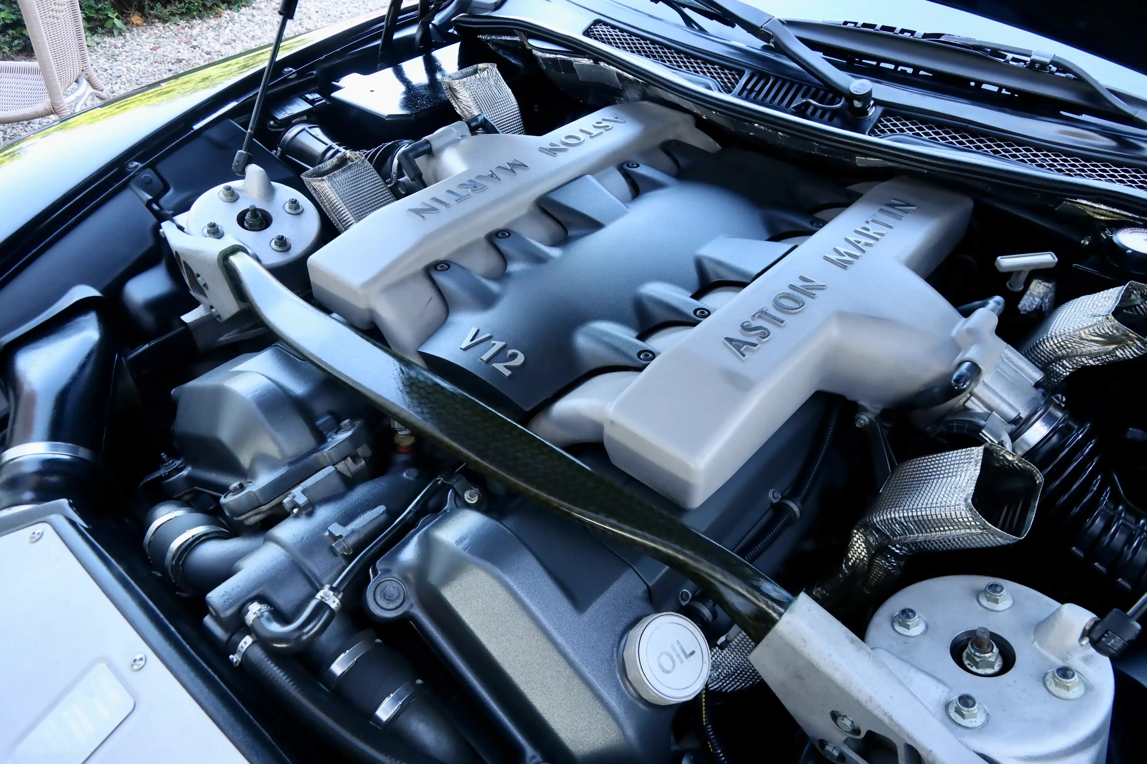 Aston Martin Vanquish V12 PRICE REDUCTION "Low mileage" Executed in deep — photo 13