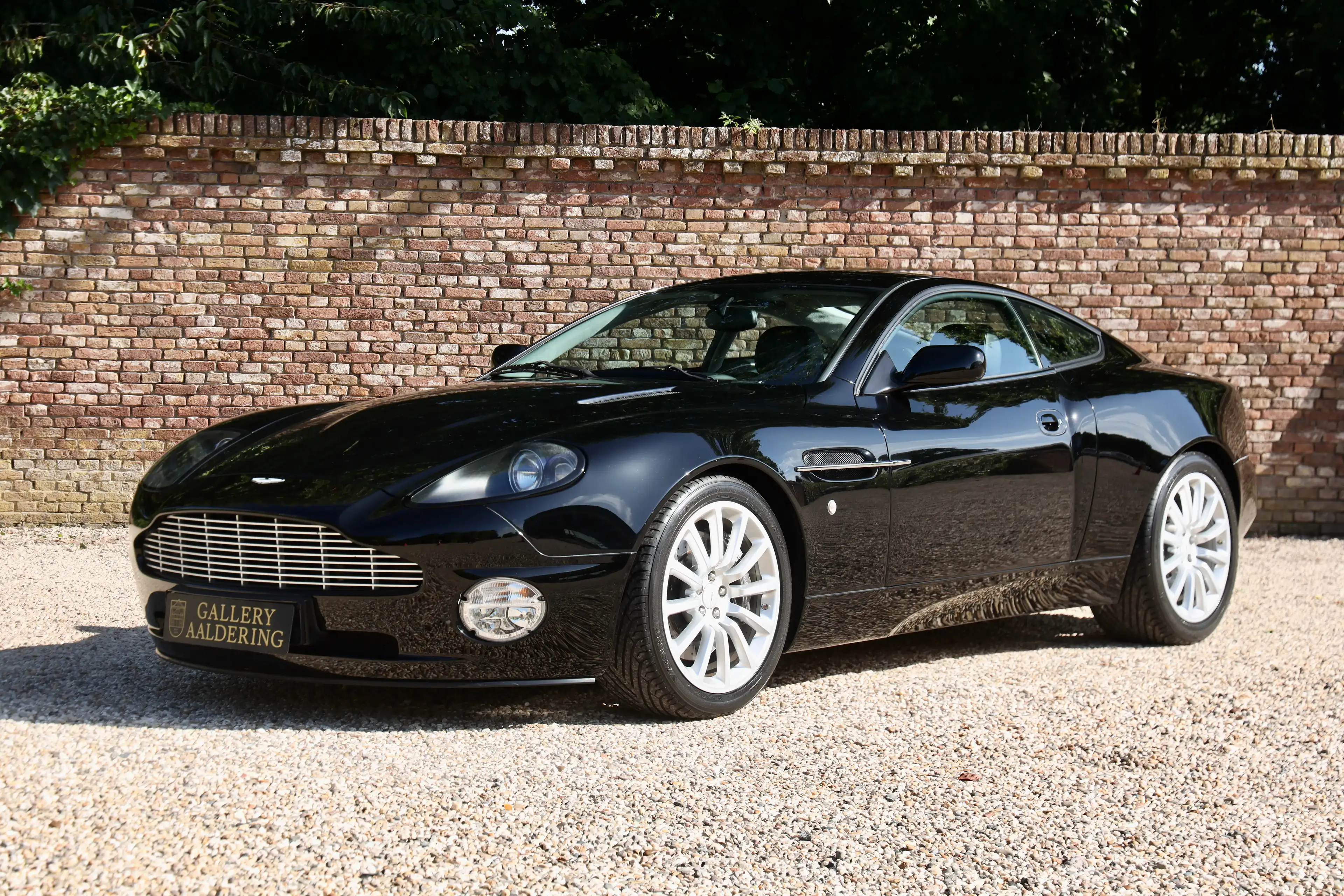 Aston Martin Vanquish V12 PRICE REDUCTION "Low mileage" Executed in deep