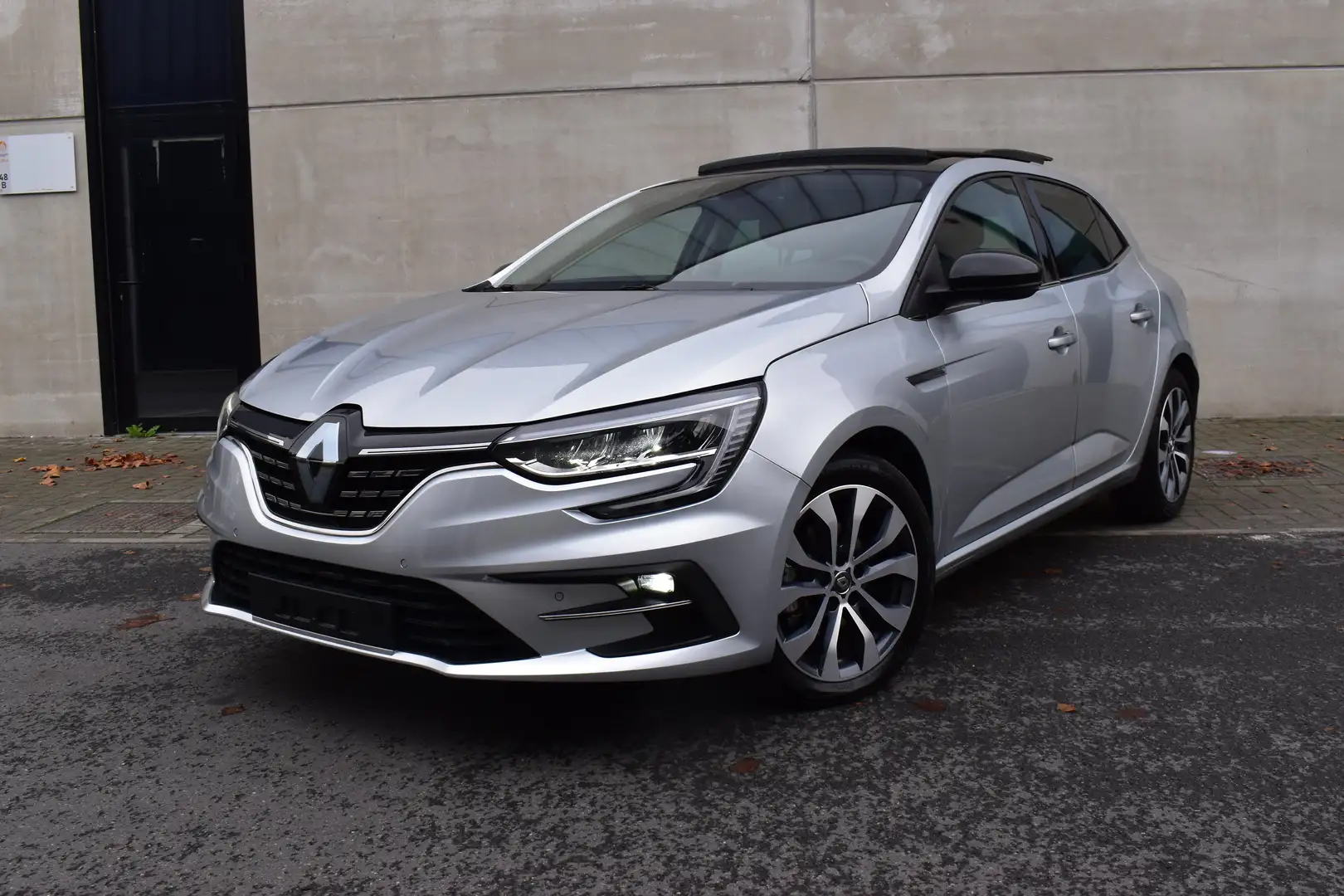 Renault Megane 1.5 Blue dCi Techno EDC *8.226KM* Zilver - 1