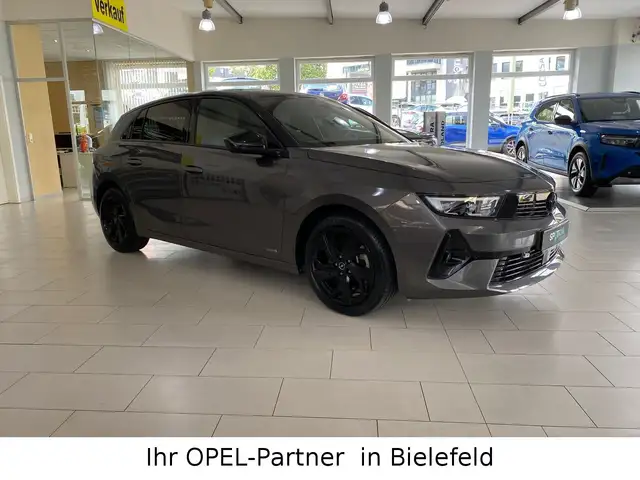 Opel Astra view 3