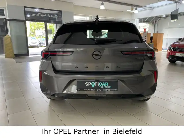 Opel Astra view 4