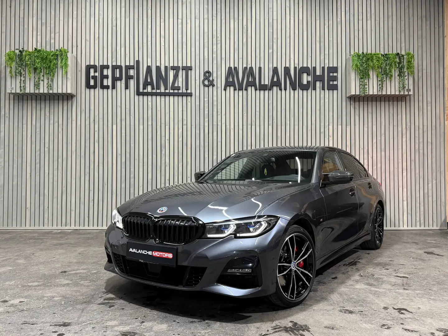 BMW 330 330e xDrive Limo M-Sport Pro Laser AHK HUD LKHZ Grau - 1