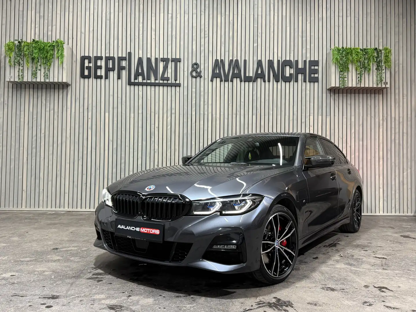 BMW 330 330e xDrive Limo M-Sport Pro Laser AHK HUD LKHZ Grau - 2