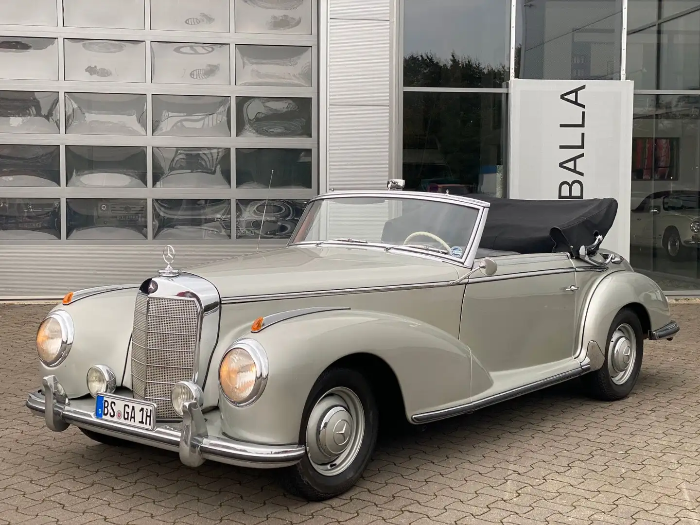 Mercedes-Benz 300 S CABRIOLET 188 Argent - 1