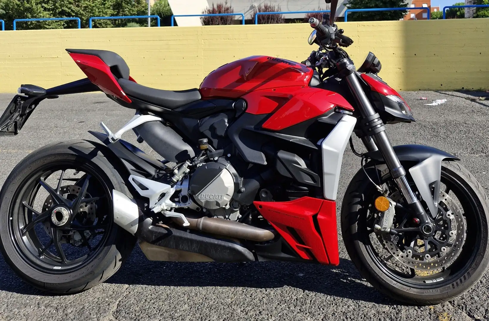 Ducati Streetfighter V2 Rojo - 1