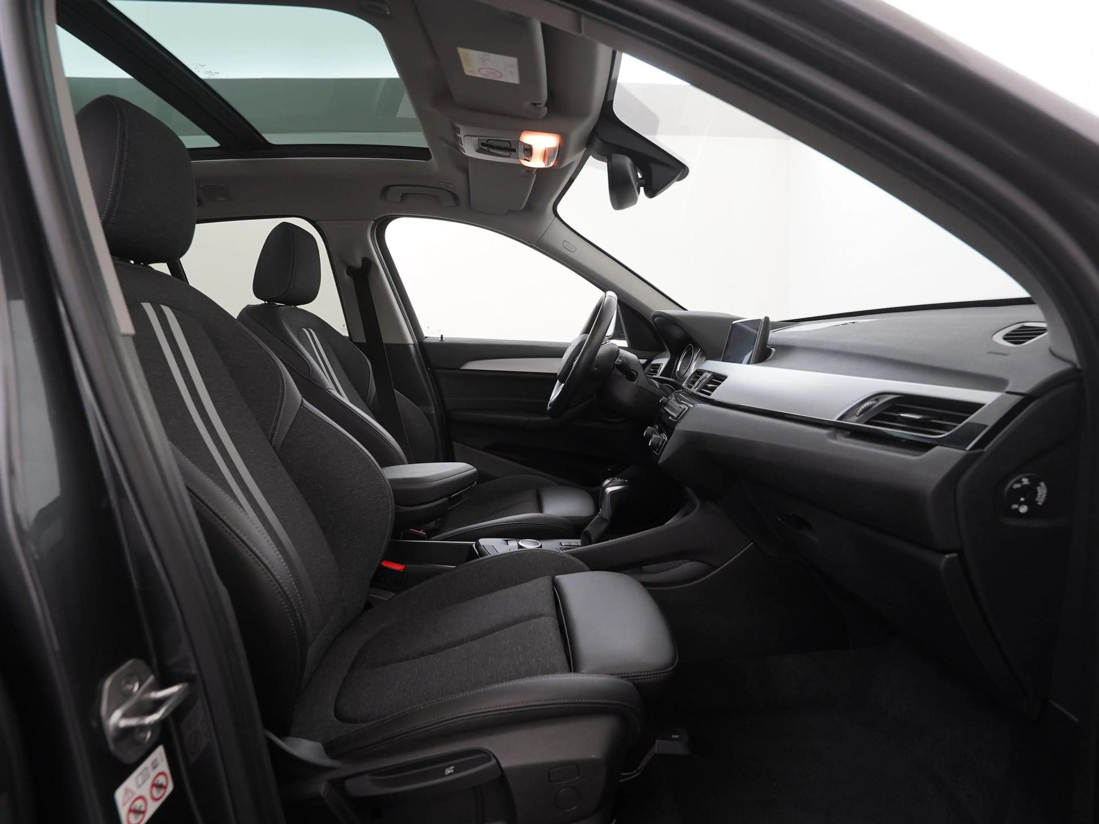 BMW X1 xDrive25e Sport Line | Panoramadak | Camera | Zond — photo 3