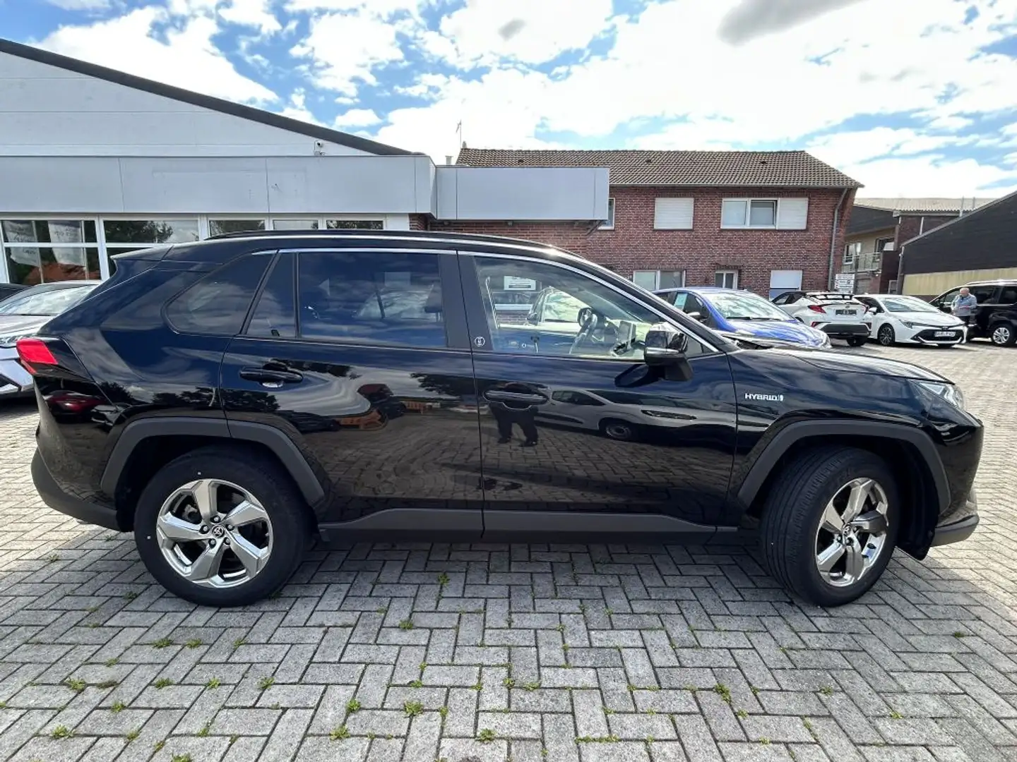 Toyota RAV 4 2.5 4x2 Hybrid Team Deutschland Zwart - 2