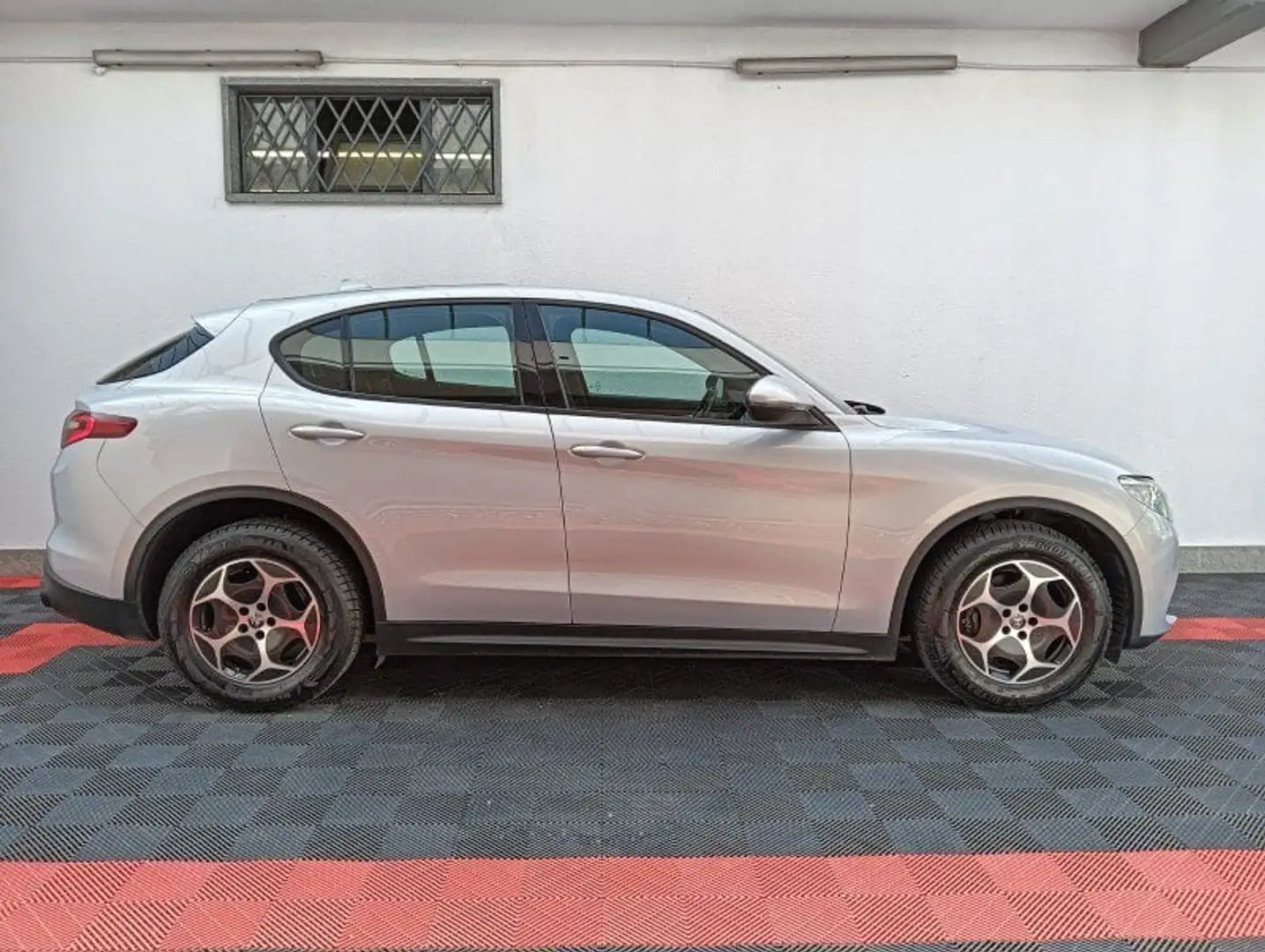 Alfa Romeo Stelvio Stelvio 2.2 Turbodiesel 160 CV AT8 RWD Business Grigio - 2