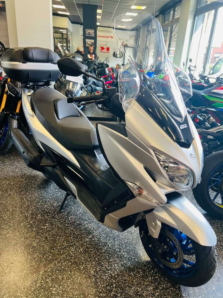 Suzuki Burgman 400 ABS PARABREZZA E COPERTA INVERNALE BAULE 52LT