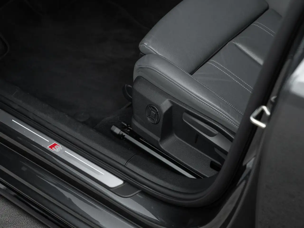 Audi A3 Sportback S line Optik-Paket schwarz+ AHK DSP, миниатюра 27