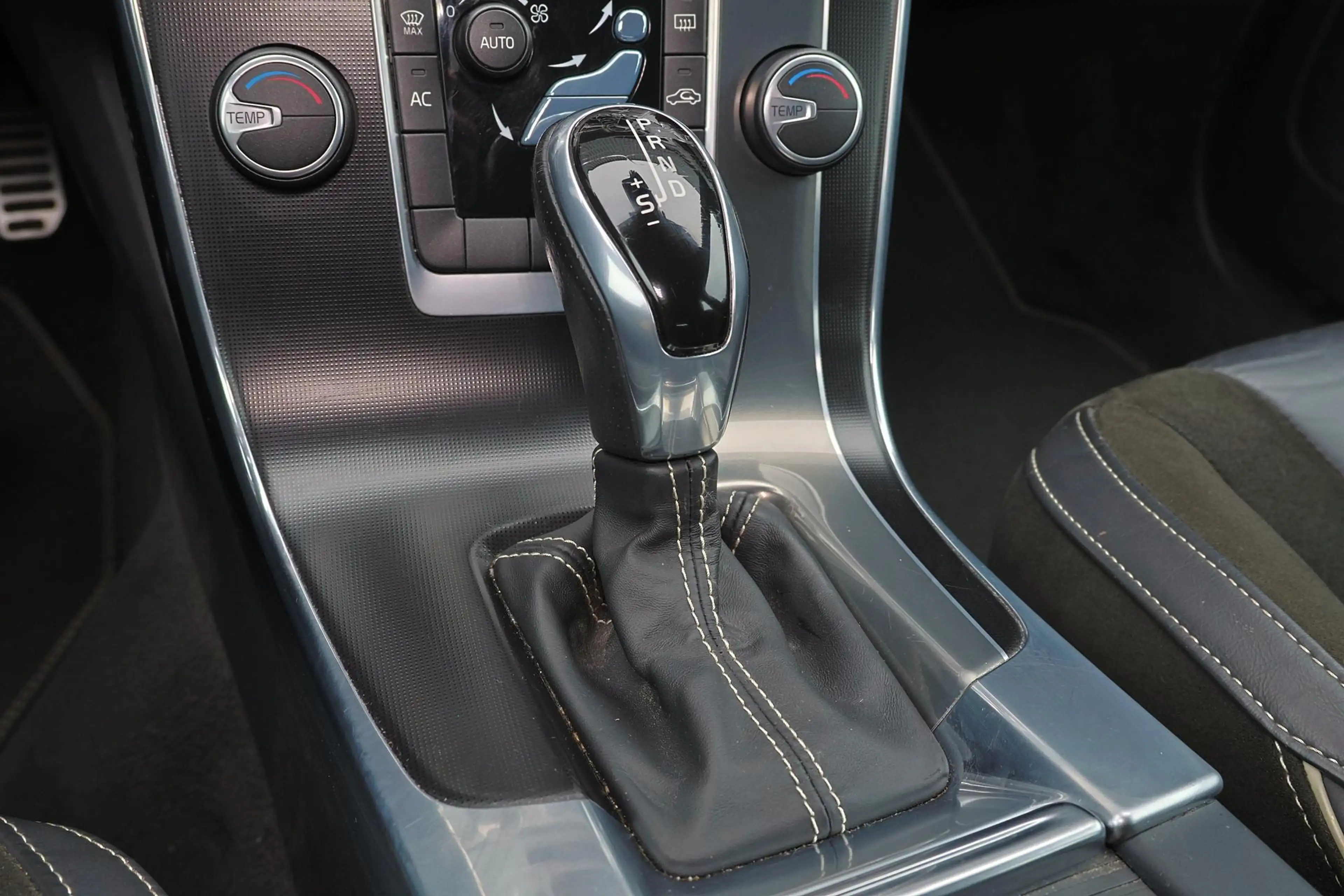 Volvo V60 T3 R-Design - Cruise control - Parkeersensoren ach — photo 8
